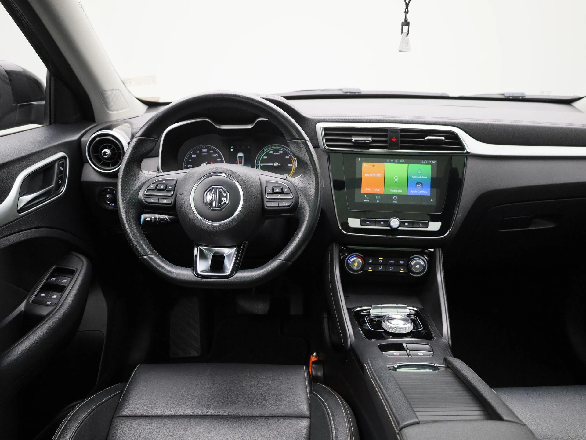 MG-ZS EV-image-6