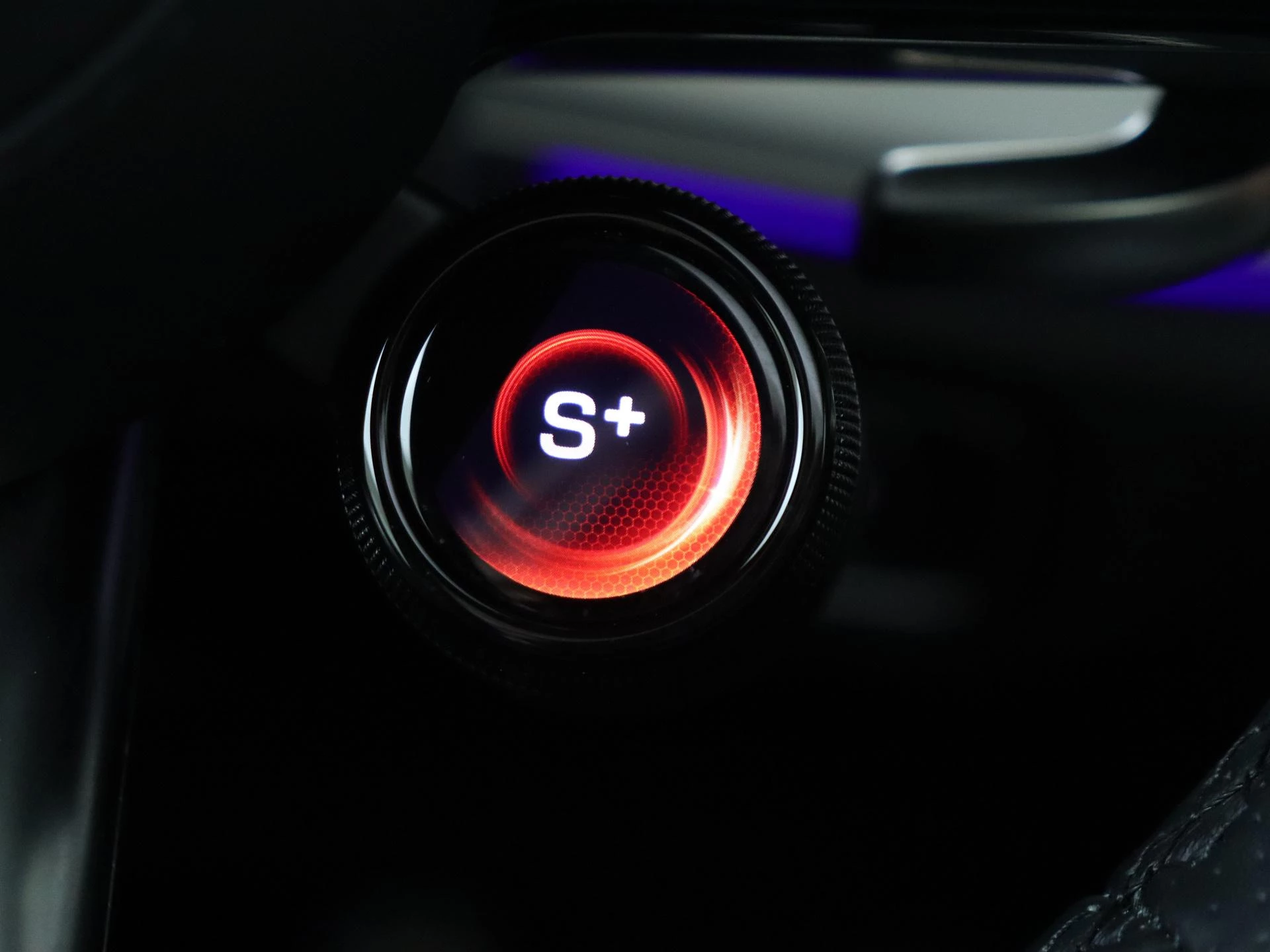 Mercedes-Benz-GLE-image-22