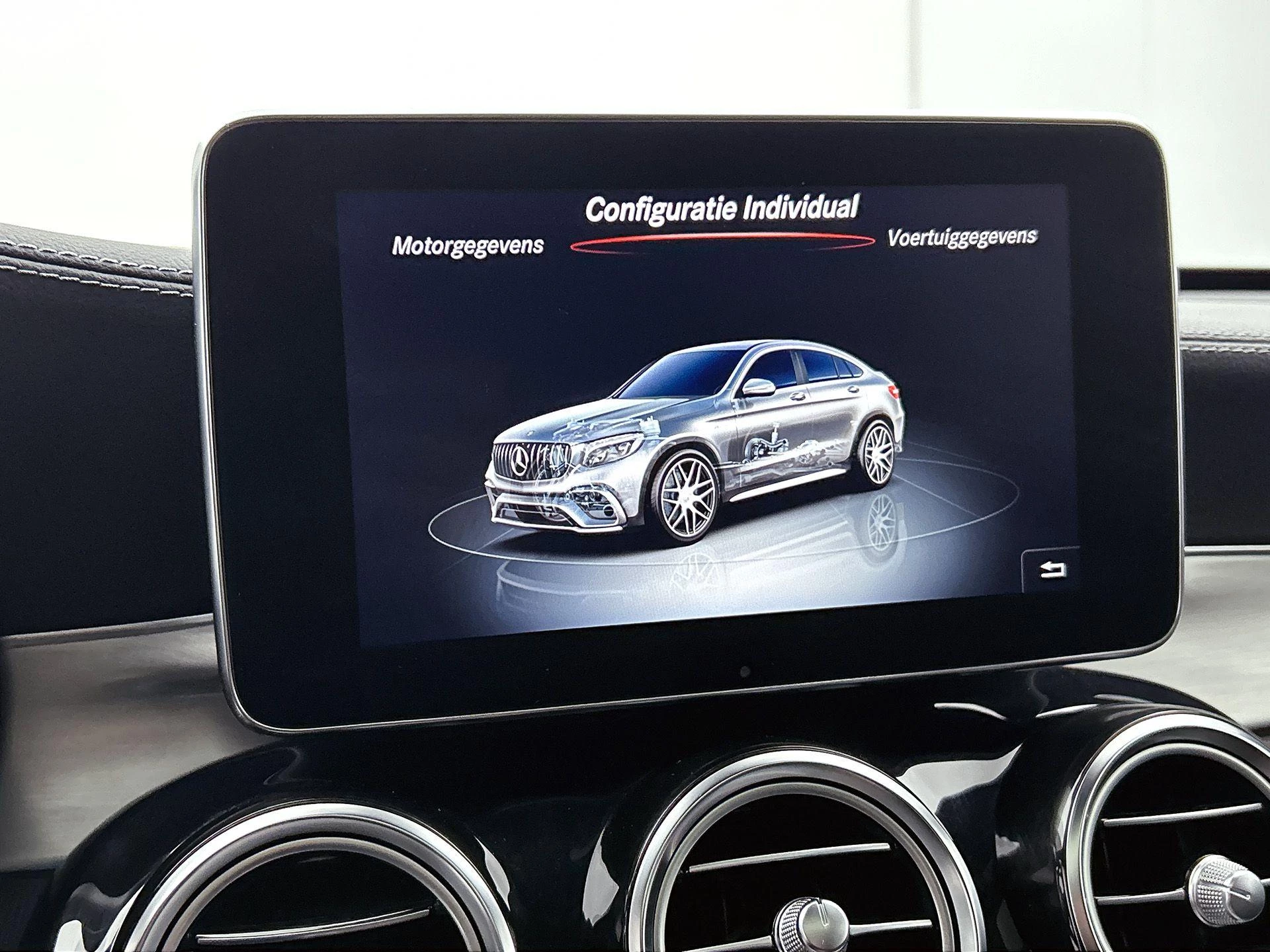 Mercedes-Benz-GLC-image-18