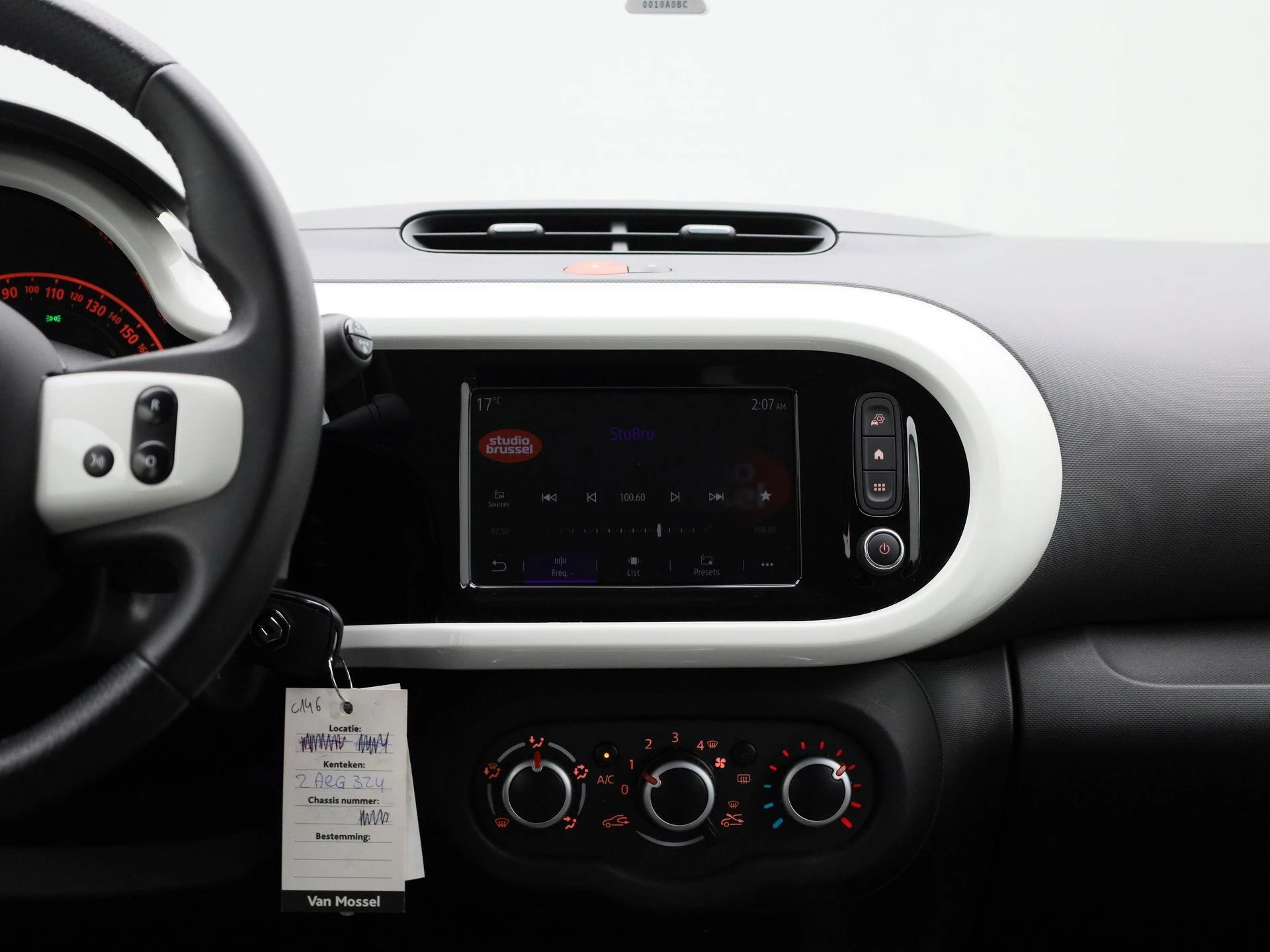 Renault-Twingo-image-8