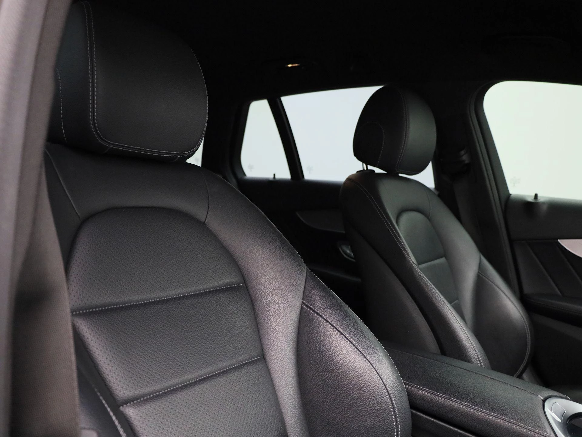Mercedes-Benz-C-Klasse-image-38