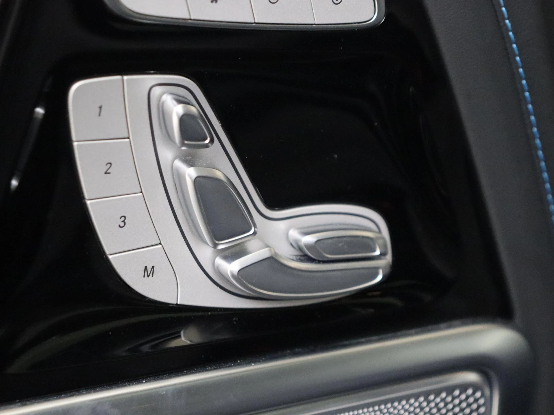 Mercedes-Benz-G-Klasse-image-27