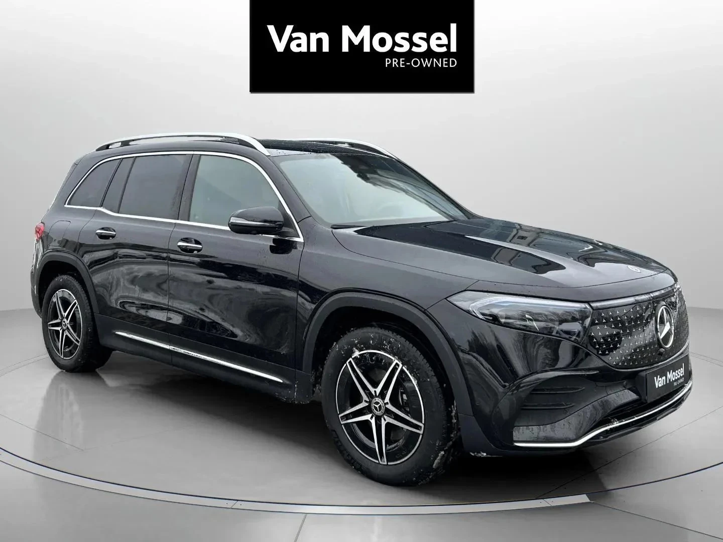 Mercedes-Benz-EQB-image-2