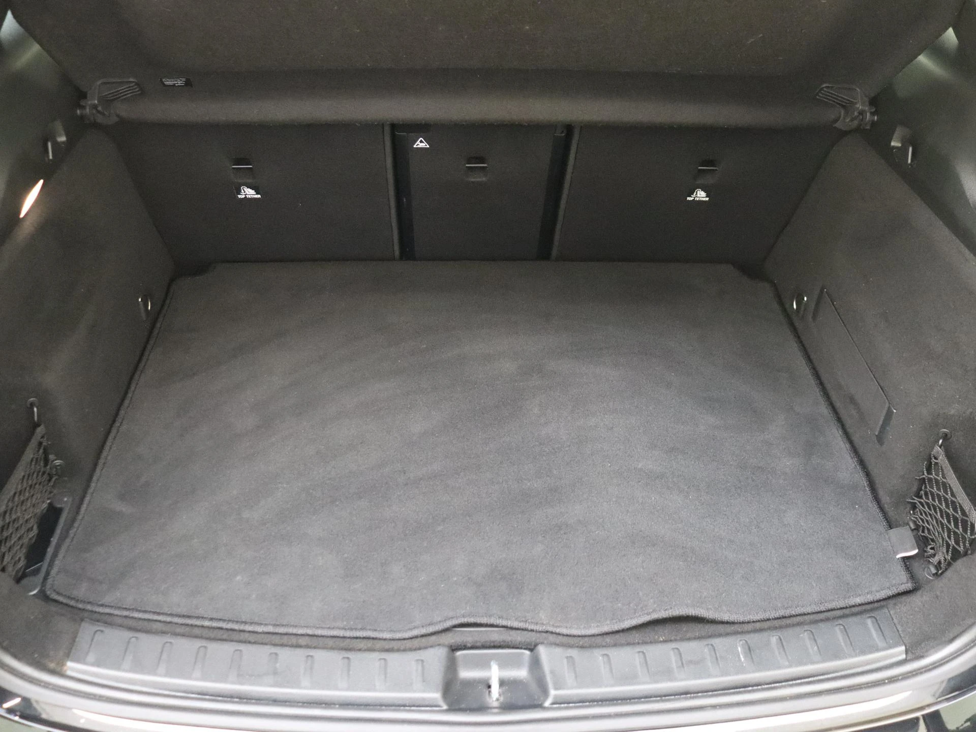 Mercedes-Benz-GLA-image-28