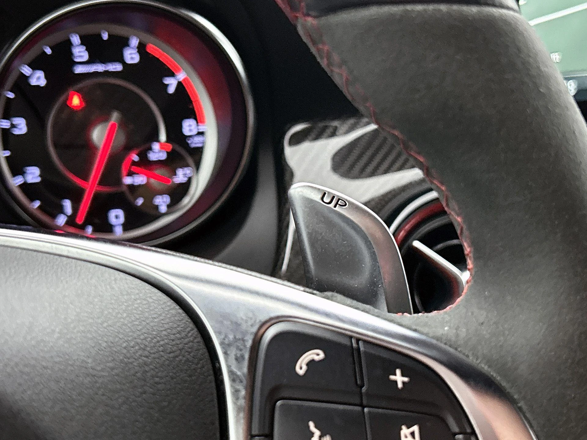 Mercedes-Benz-GLA-image-9