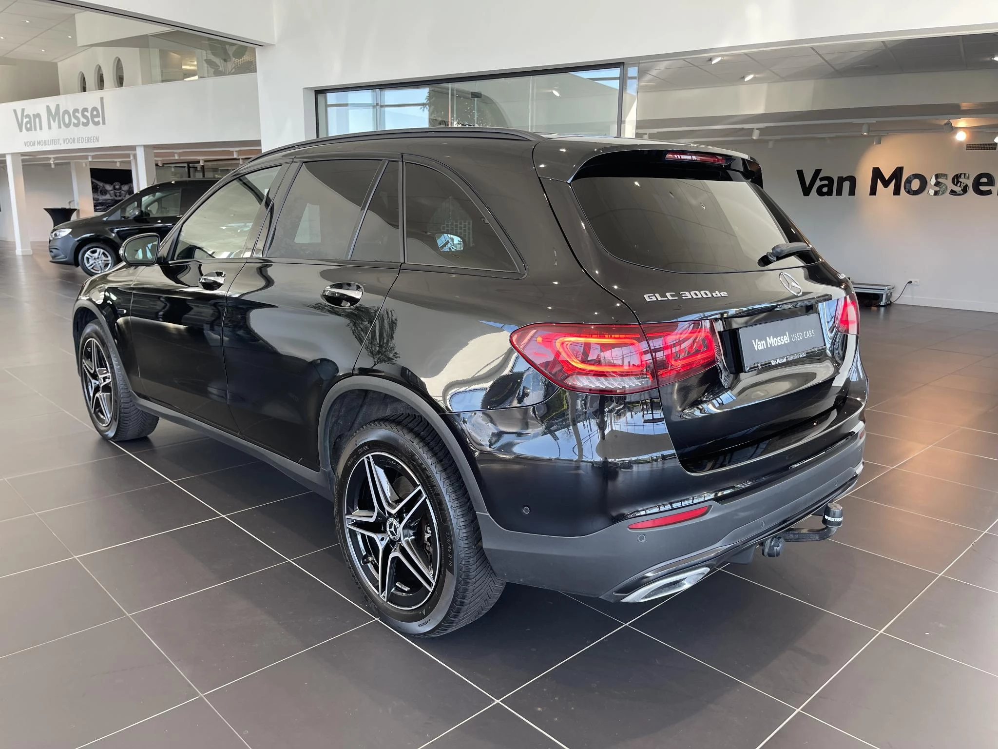 Mercedes-Benz GLC SUV 300de AMG LINE + PANO DAK + BURMESTER + HEAD UP + TREKHAAK + 360
