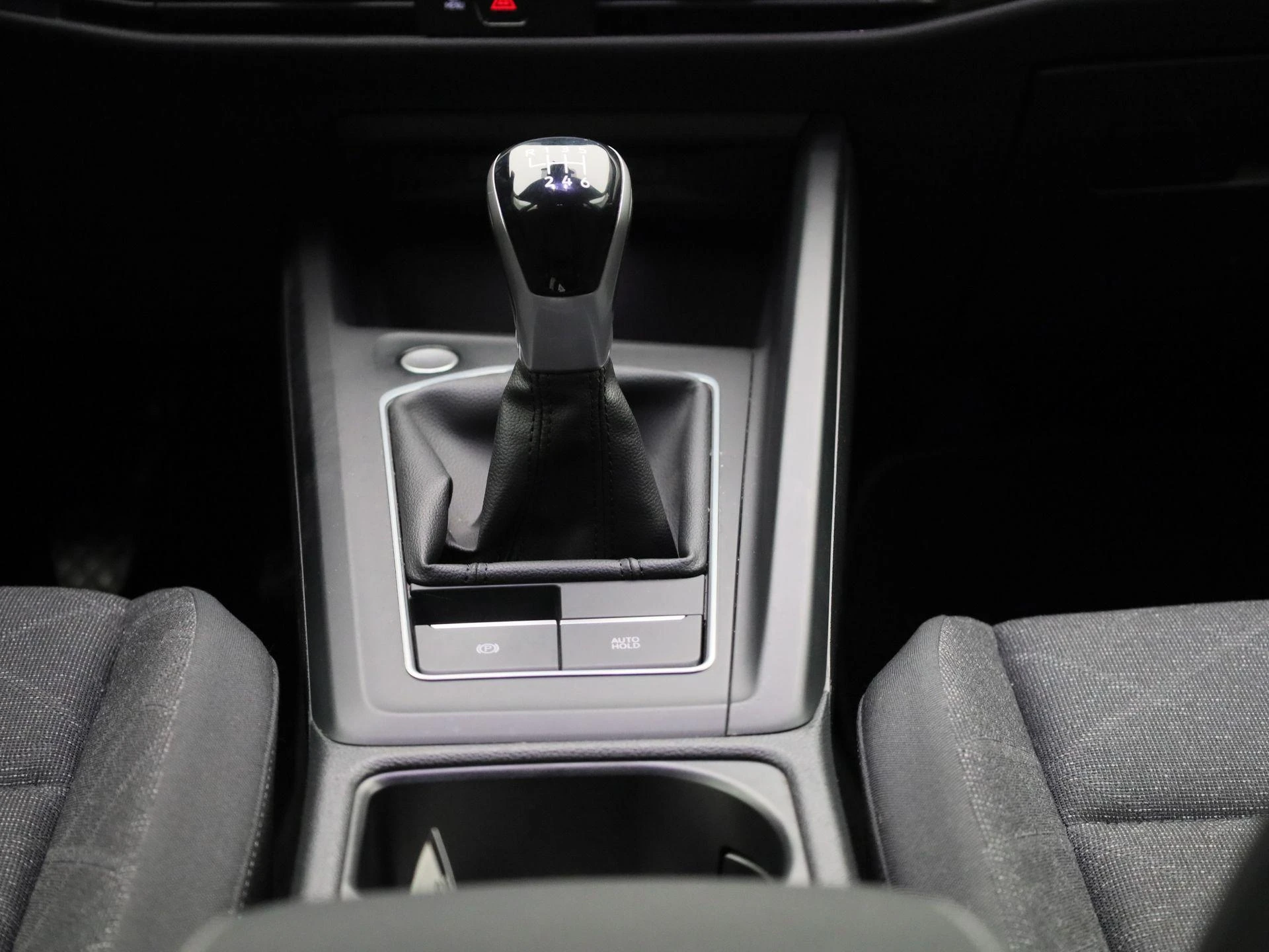 Volkswagen-Golf-image-9
