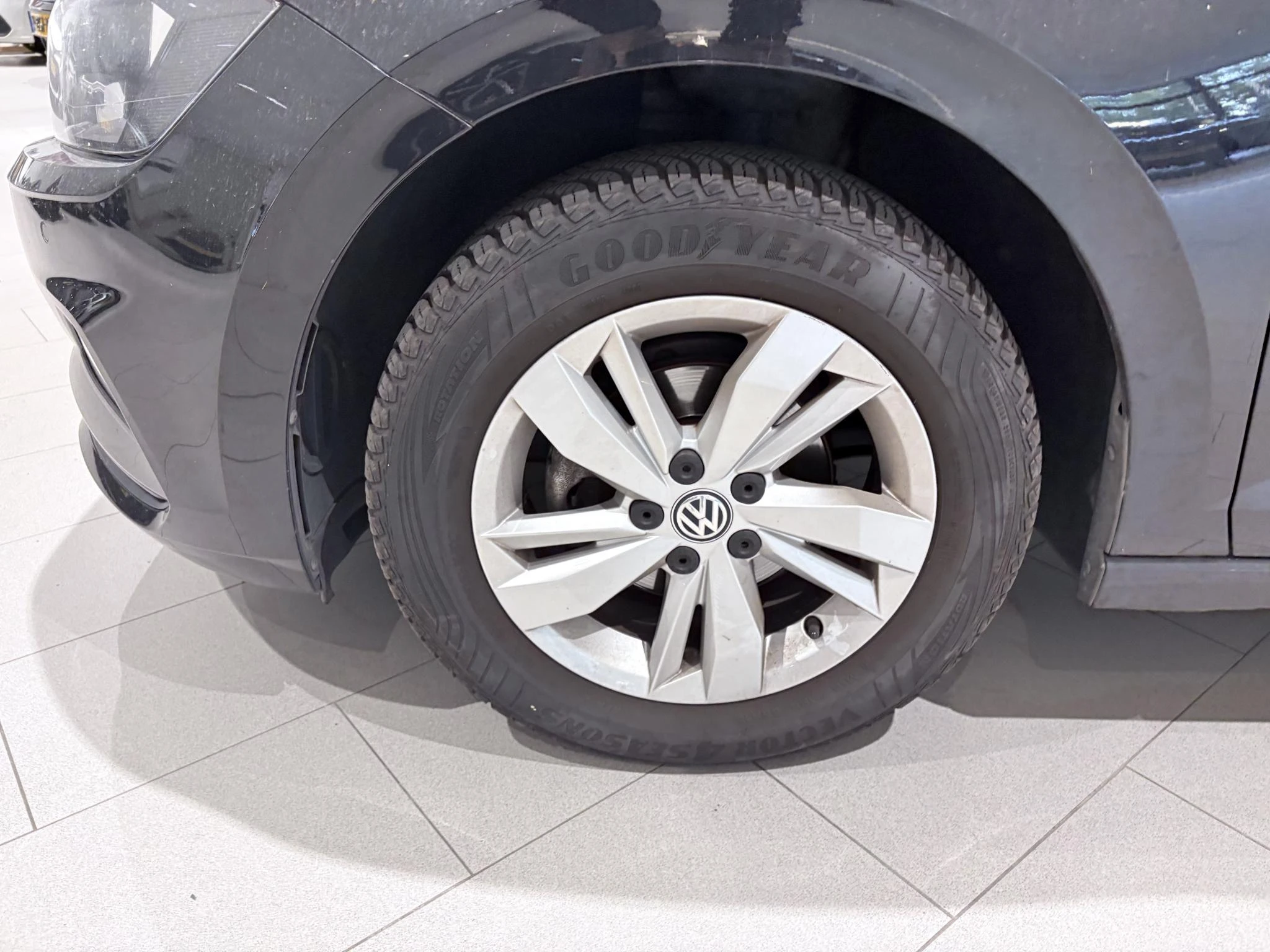 Volkswagen-Polo-image-1