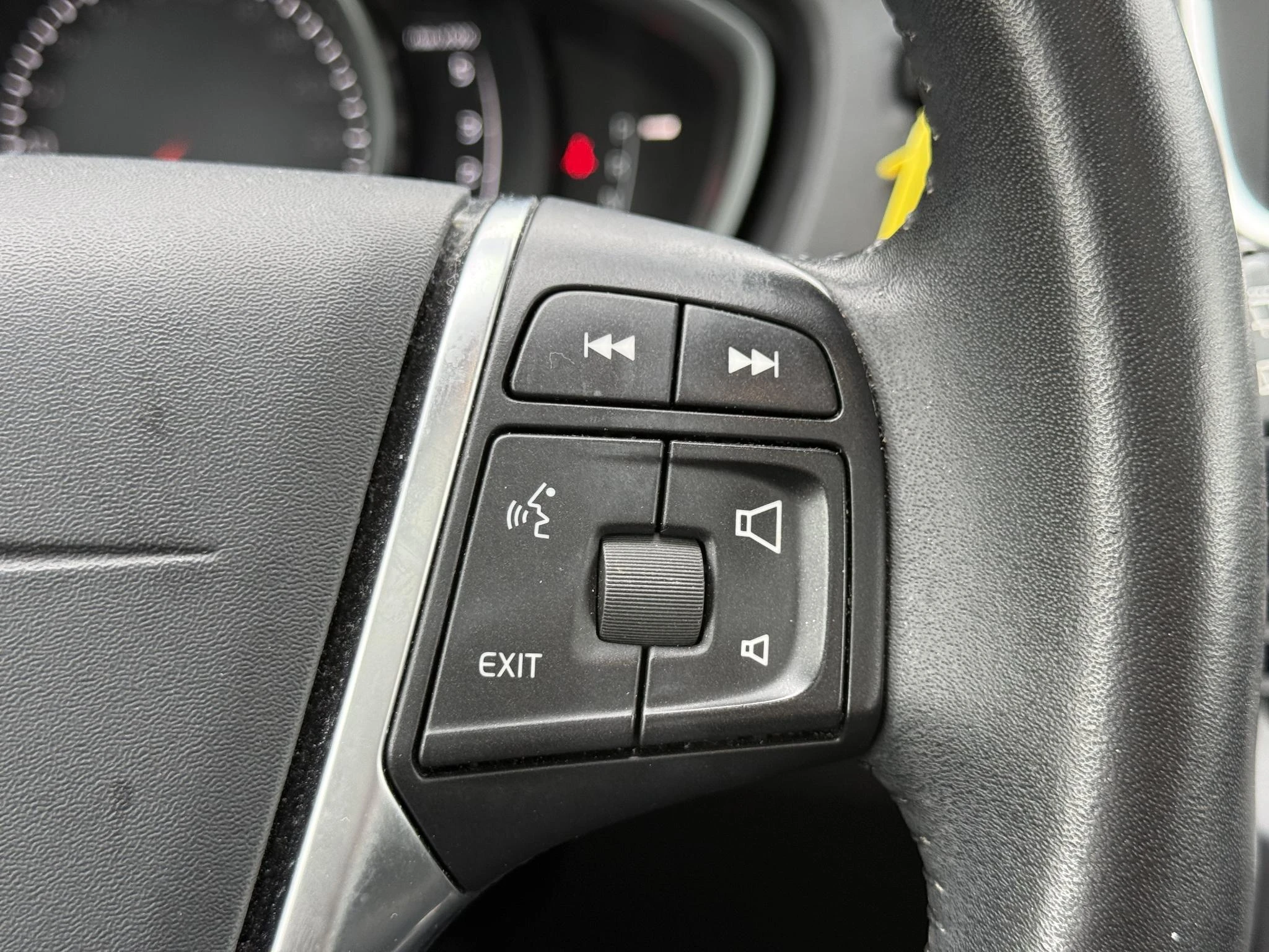 Volvo-V40-image-21