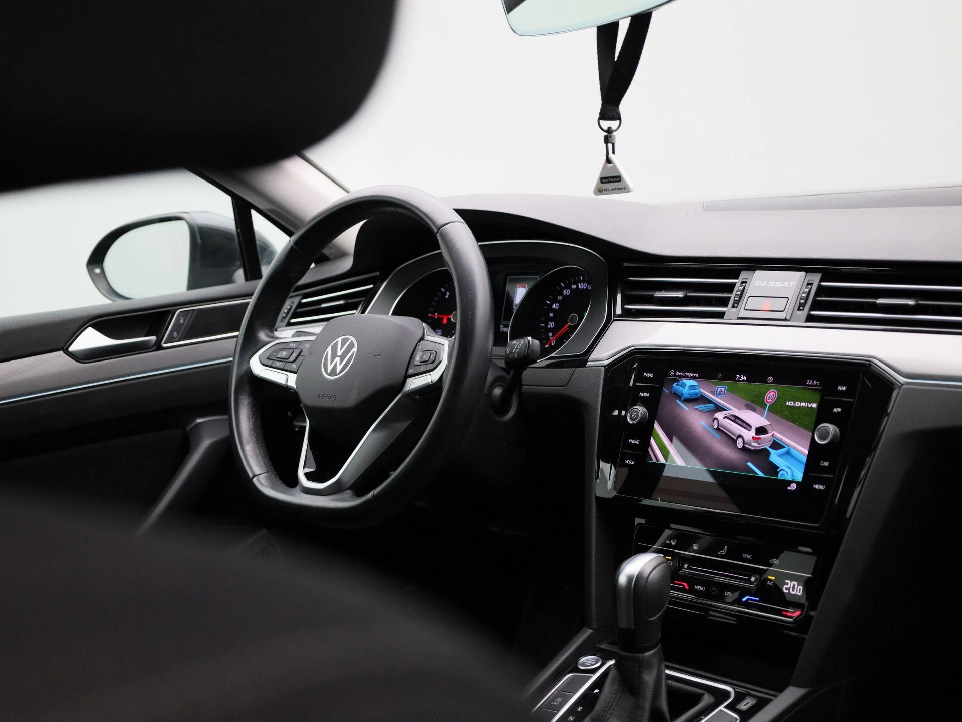 Volkswagen-Passat-image-34