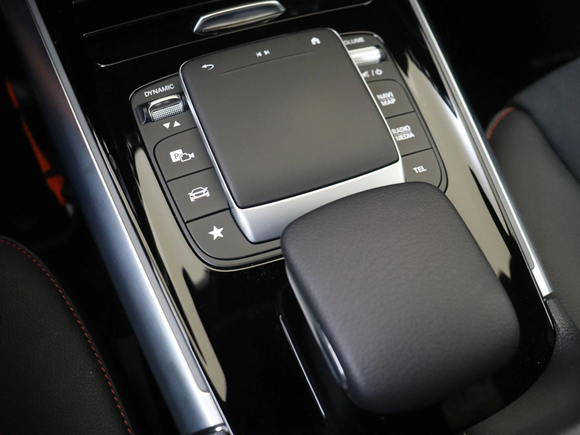 Mercedes-Benz-EQA-image-24