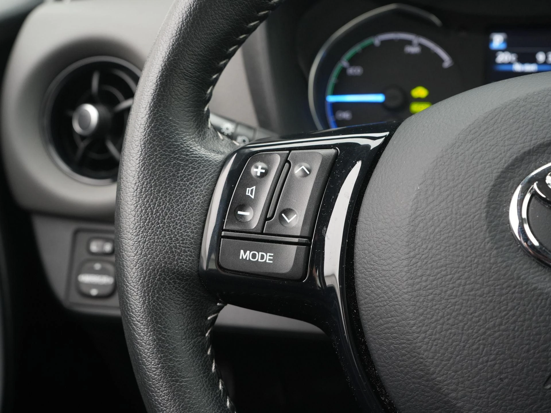 Toyota-Yaris-image-18