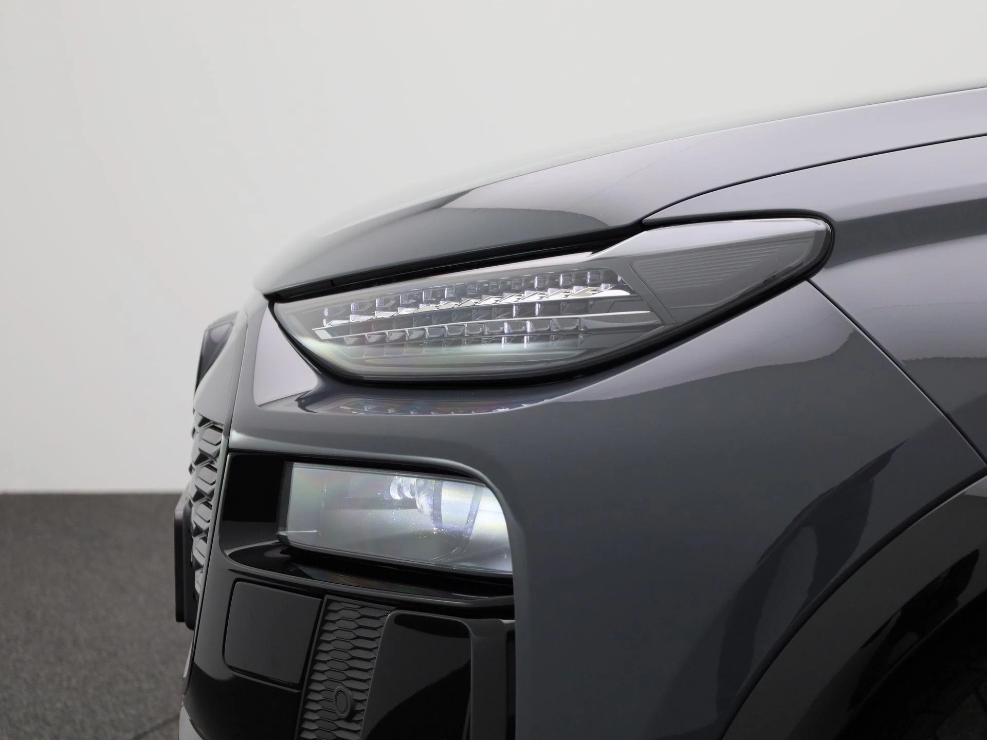 Audi-Q6 e-tron-image-15