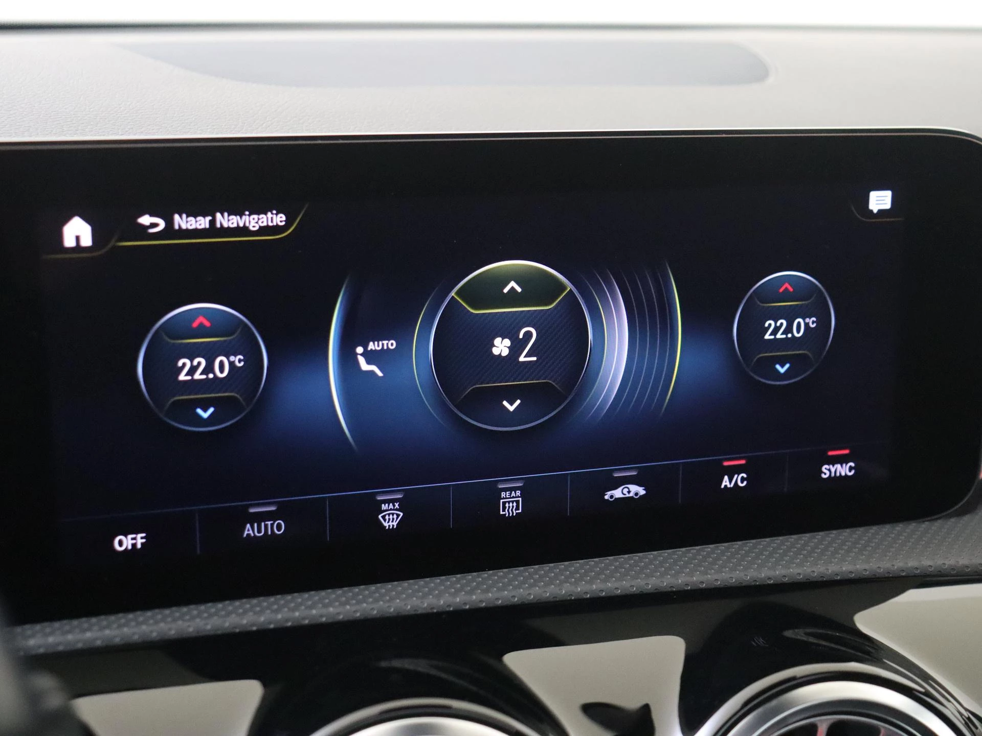 Mercedes-Benz-CLA-image-22