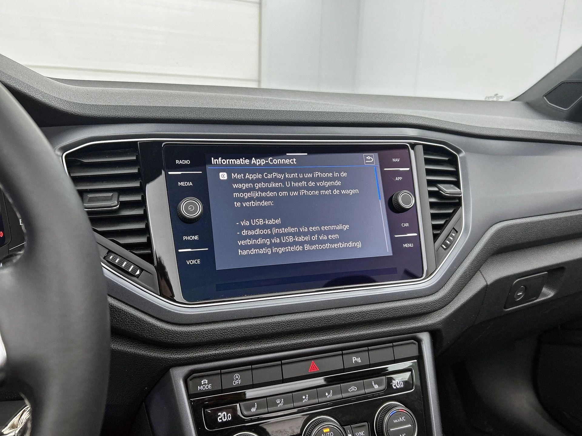 Volkswagen-T-Roc-image-8