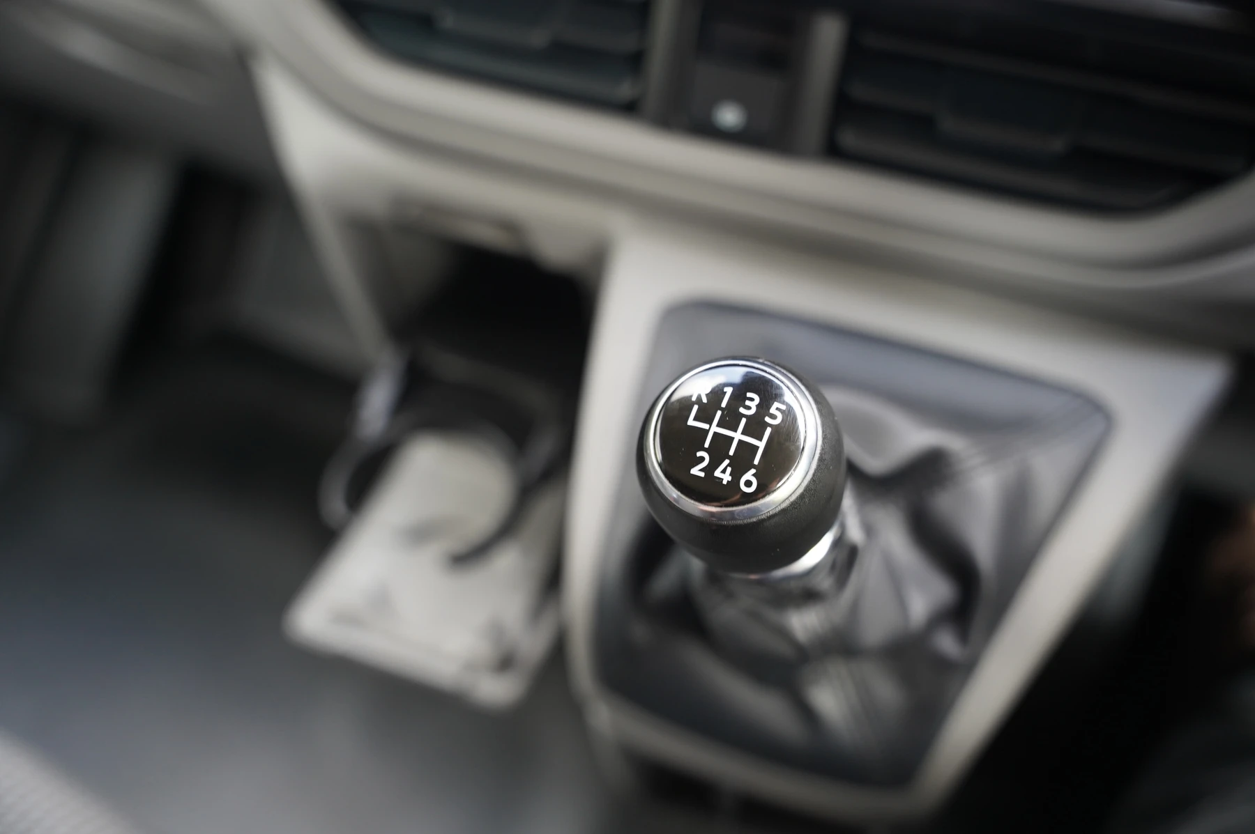 Volkswagen-Transporter-image-21