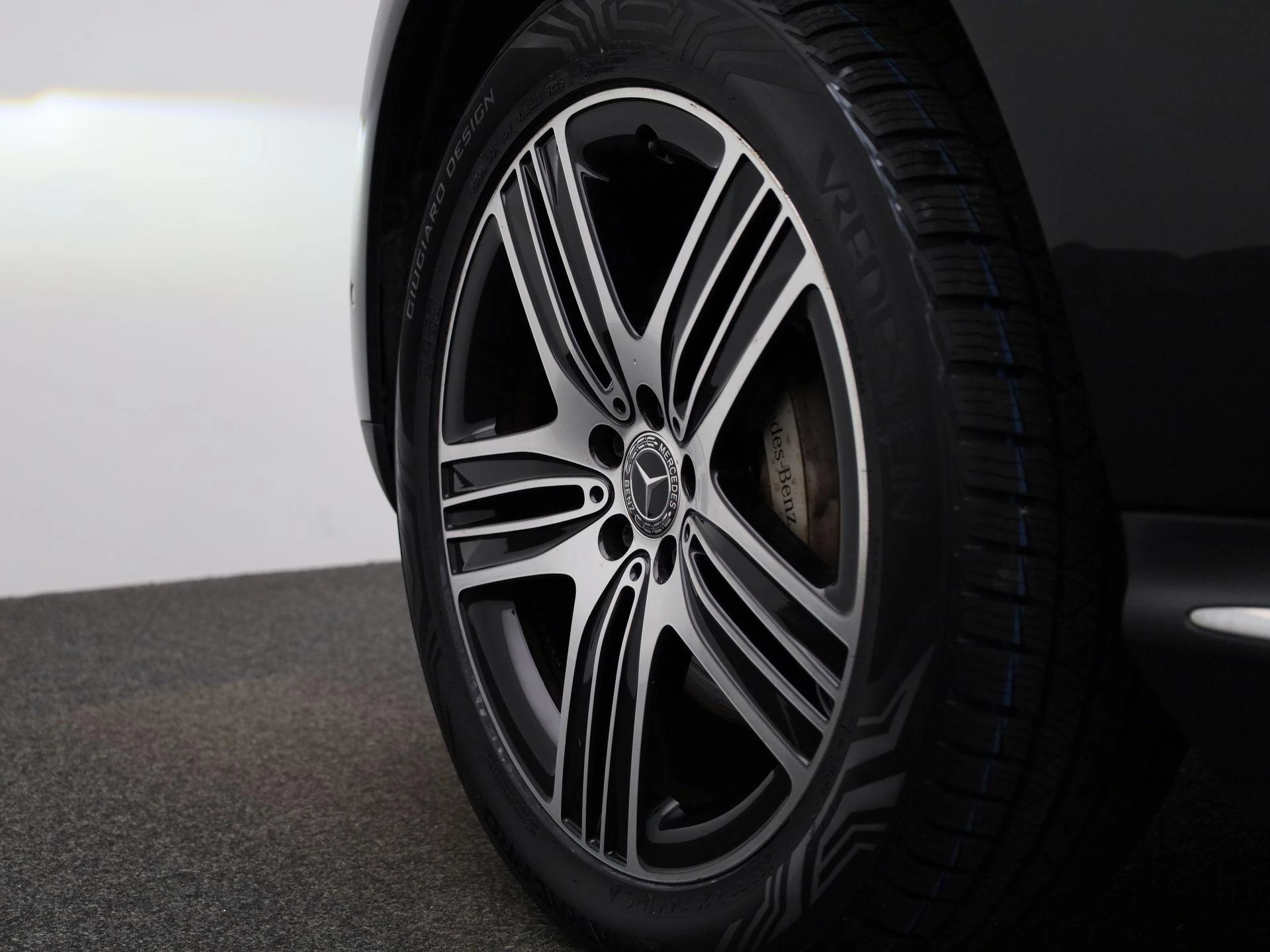 Mercedes-Benz-EQC-image-50