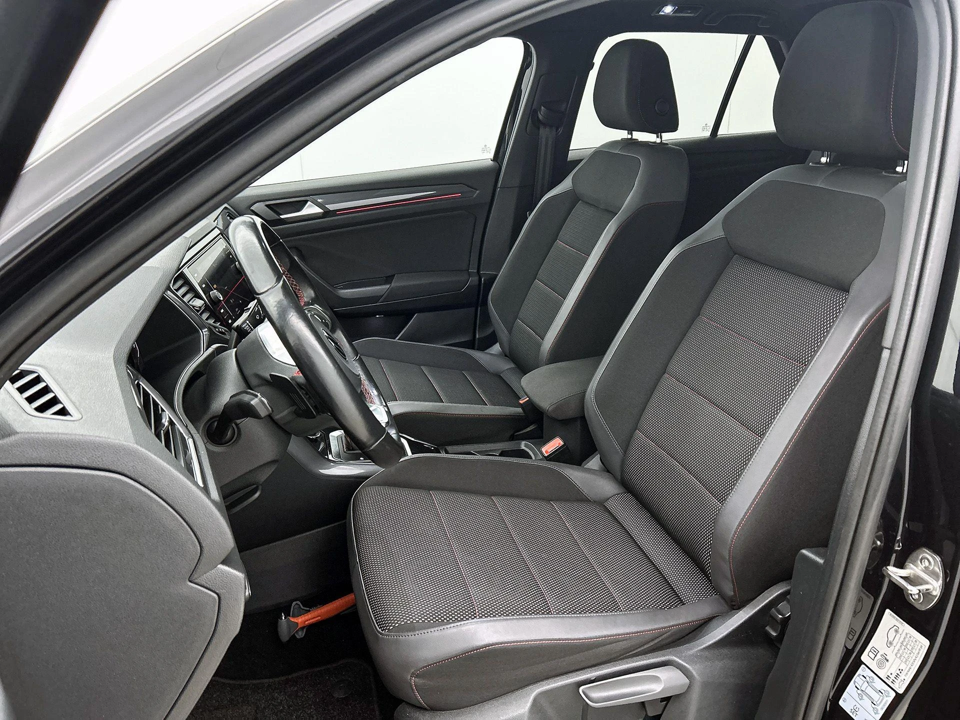Volkswagen-T-Roc-image-41