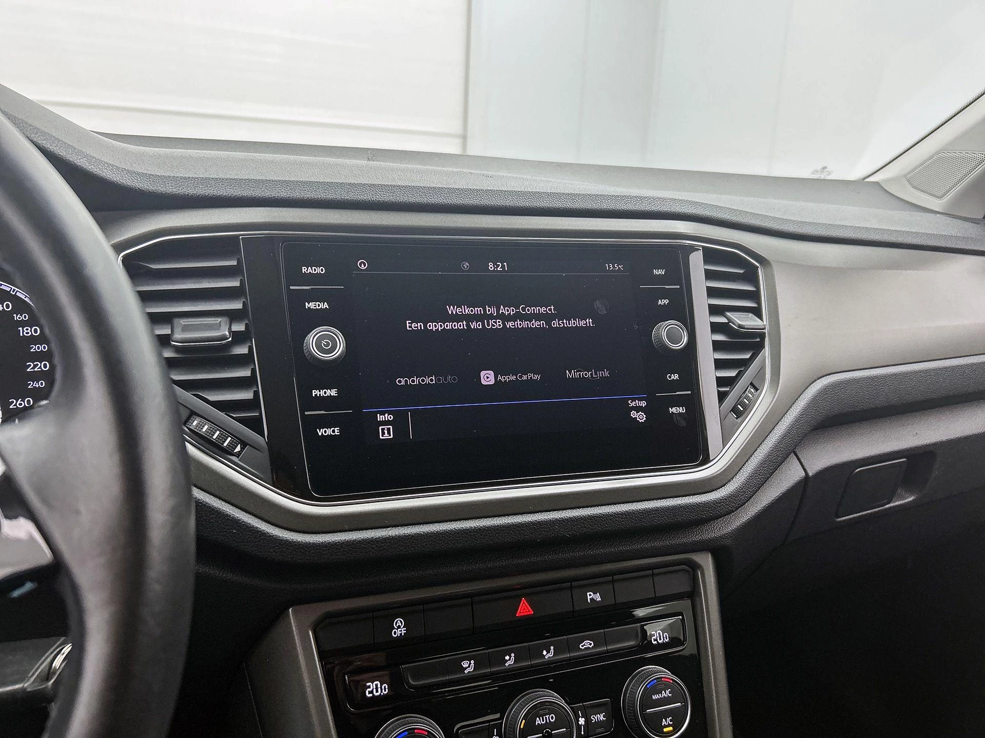 Volkswagen-T-Roc-image-14