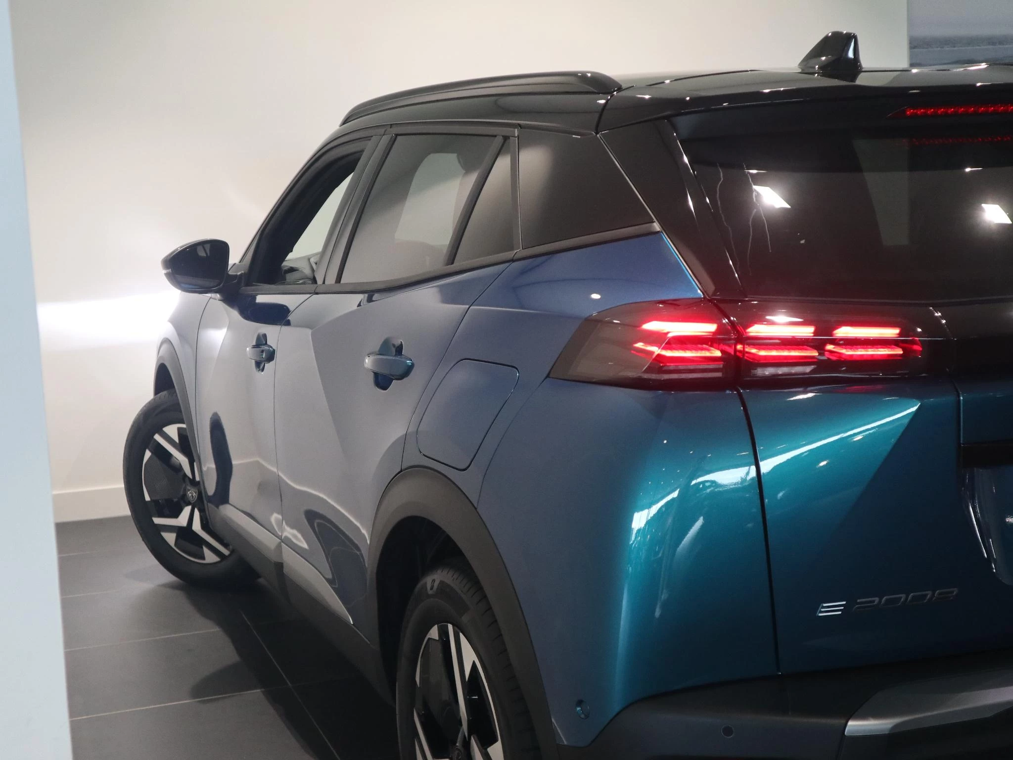 Peugeot e-2008 EV GT Avantage 54 kWh