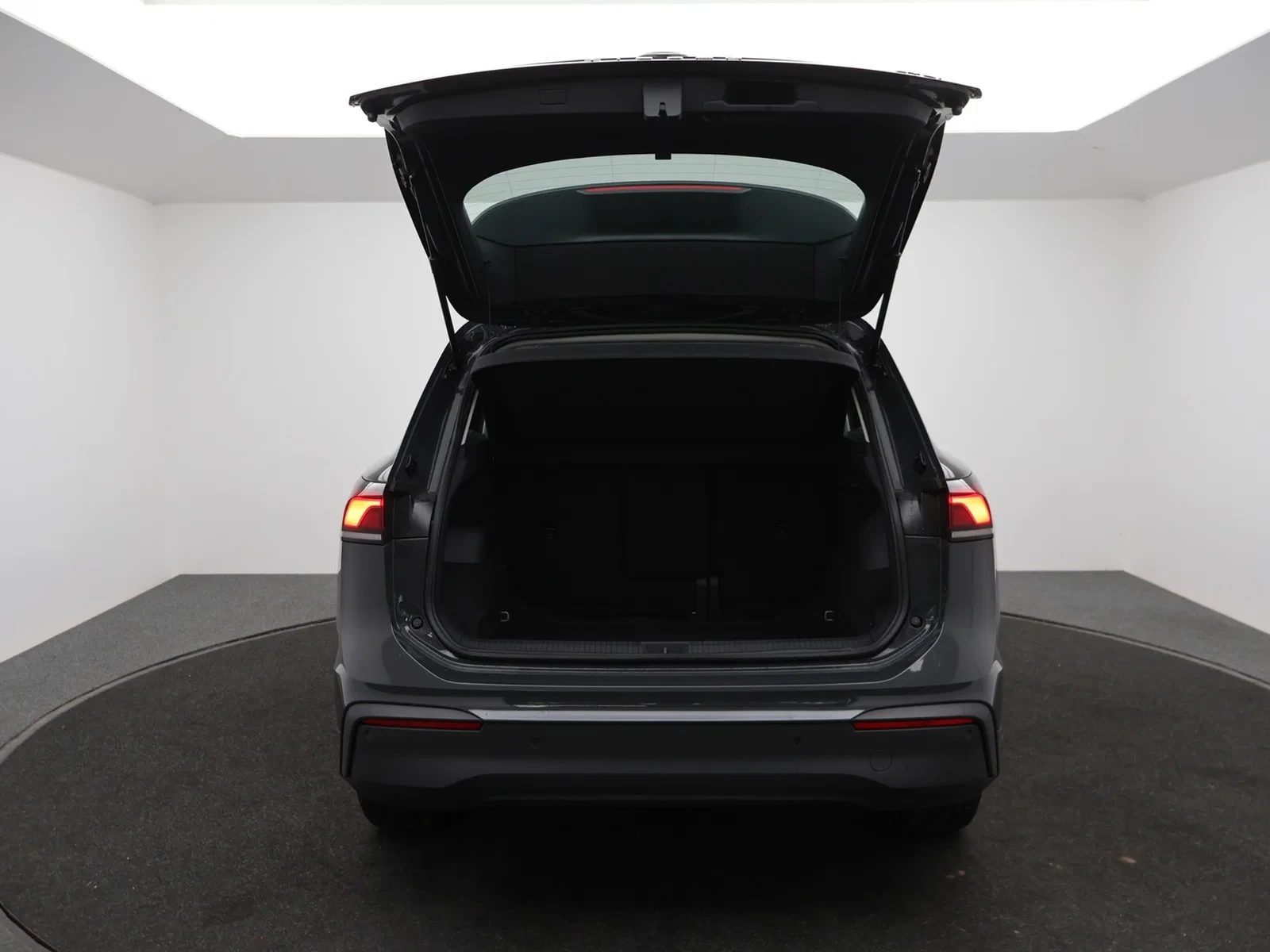 Volkswagen-Tiguan-image-14