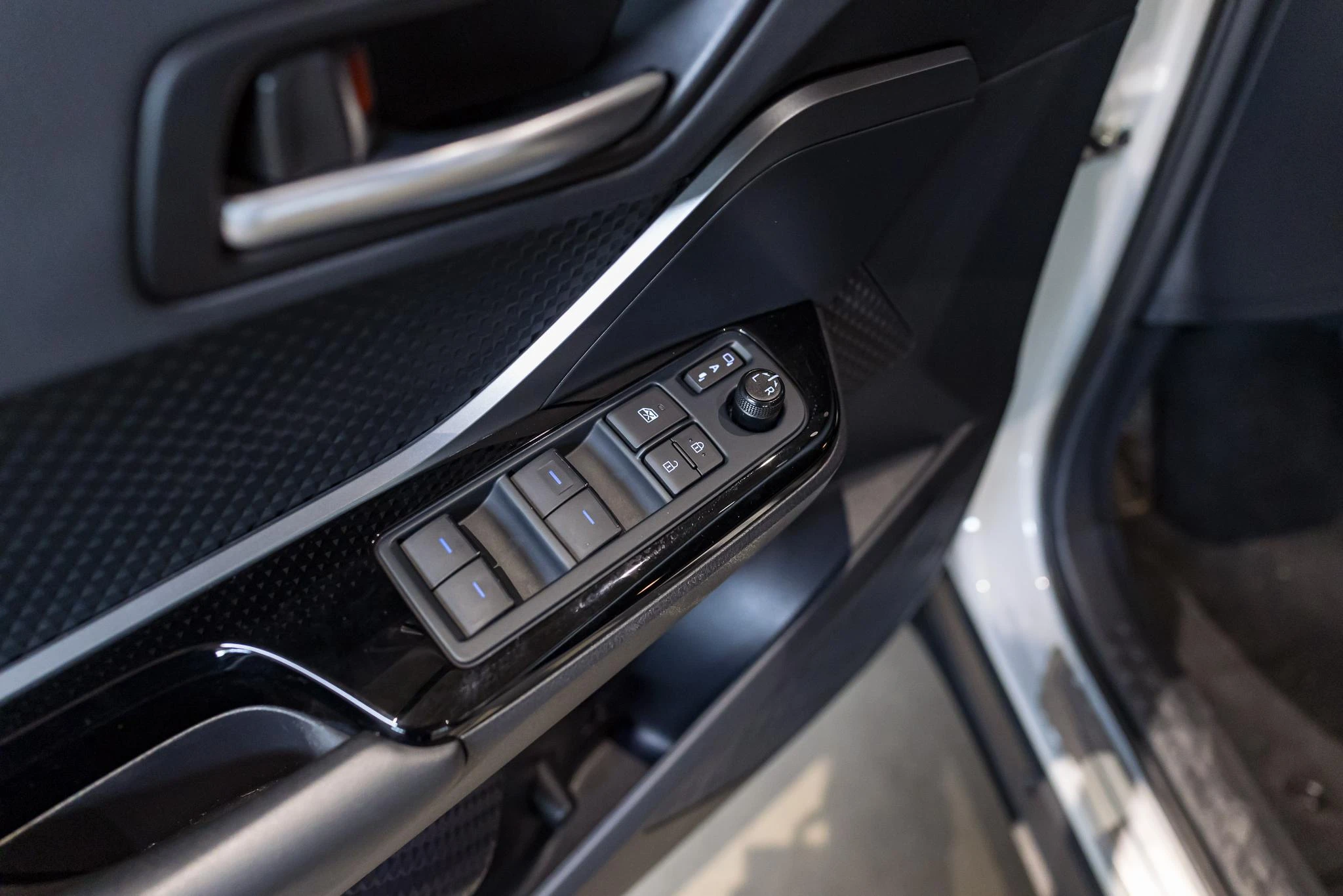 Toyota-C-HR-image-18