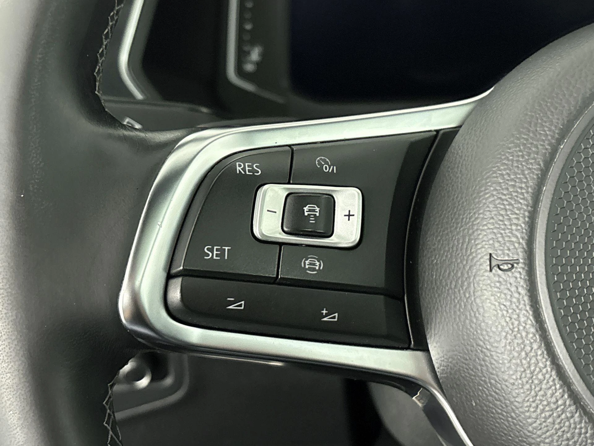 Volkswagen-Tiguan-image-5