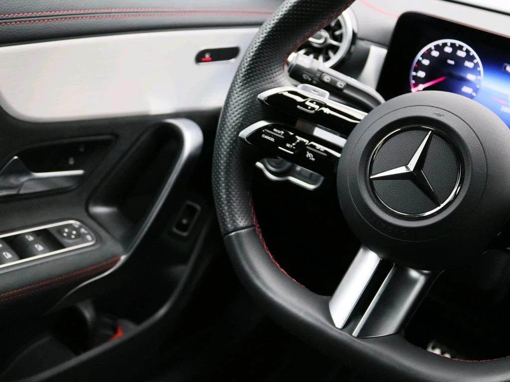 Mercedes-Benz CLA 250 e AMG Line Shooting Brake + TREKHAAK + NIGHTPAKKET + CARPLAY + CAMERA +