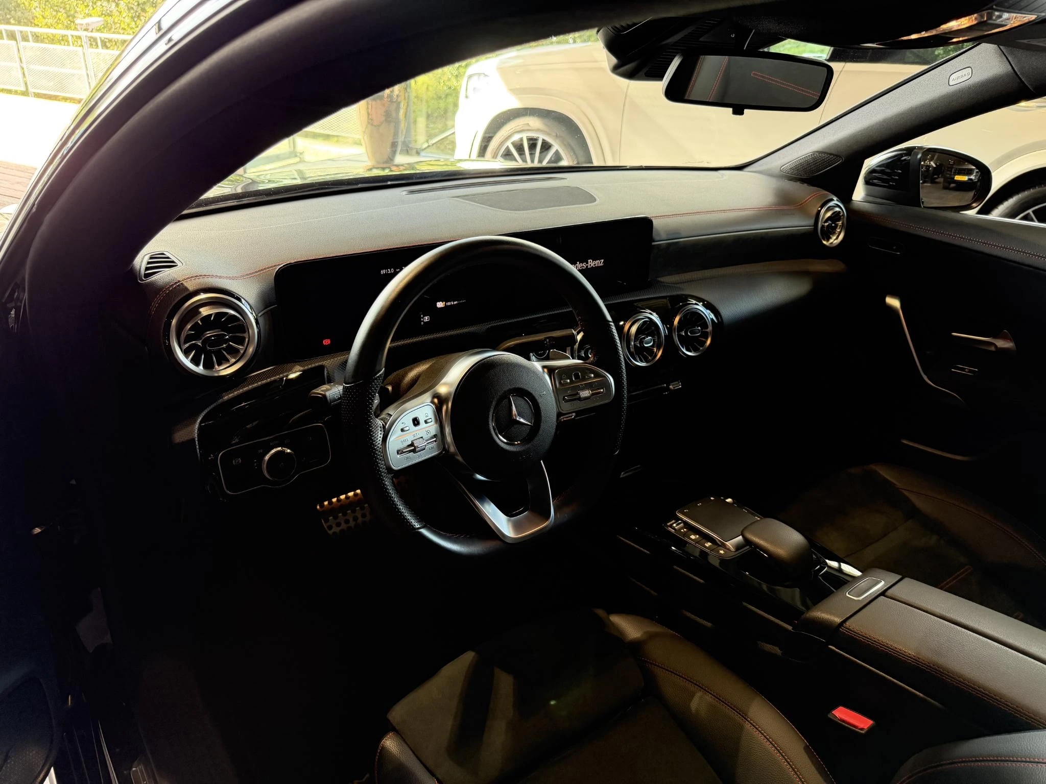 Mercedes-Benz-CLA-image-8