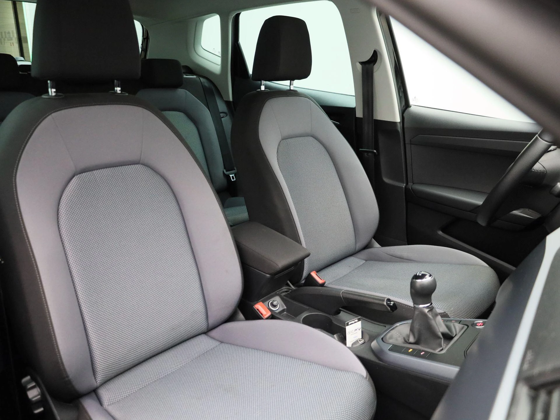 SEAT-Arona-image-34