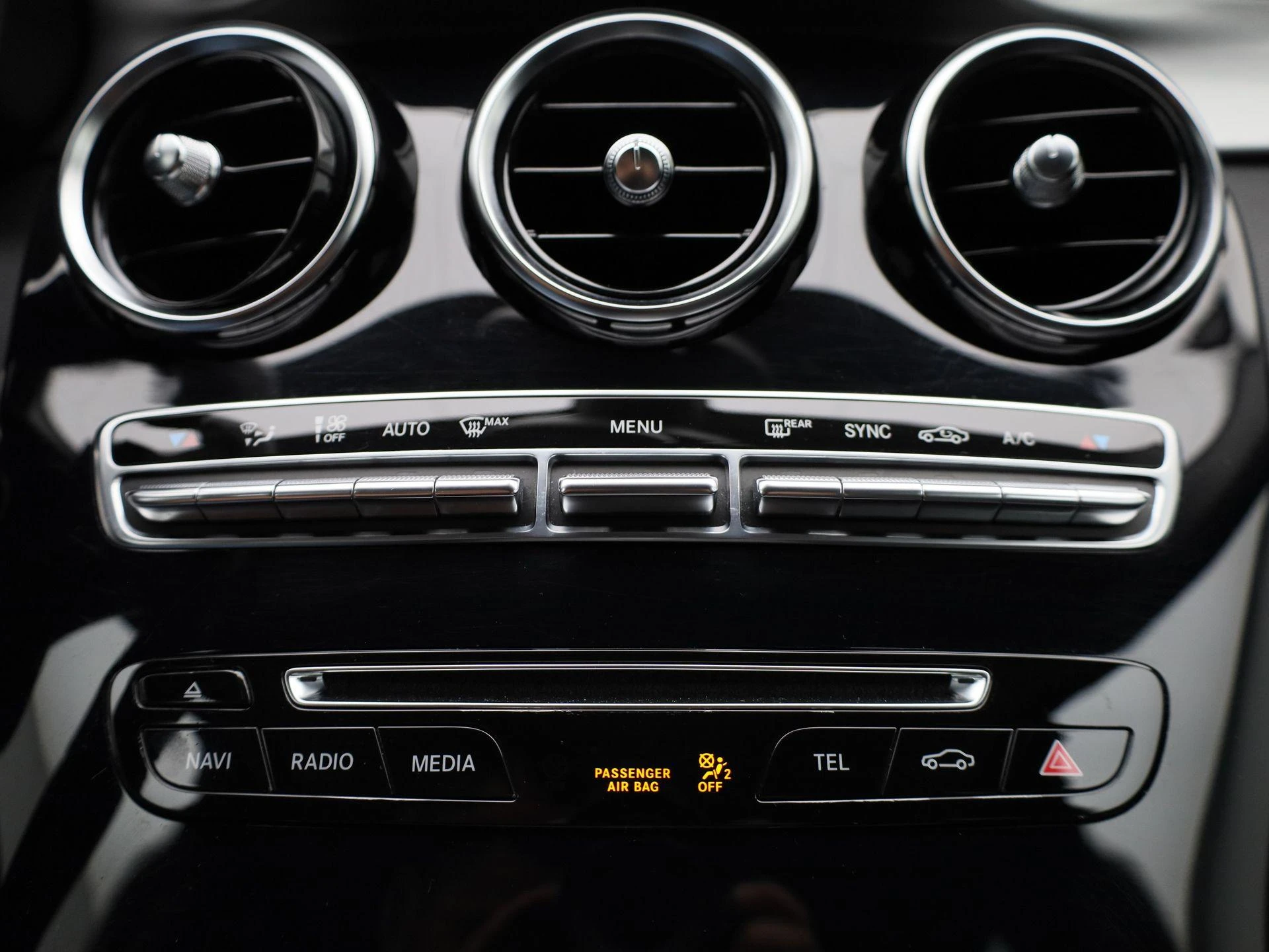 Mercedes-Benz-C-Klasse-image-17