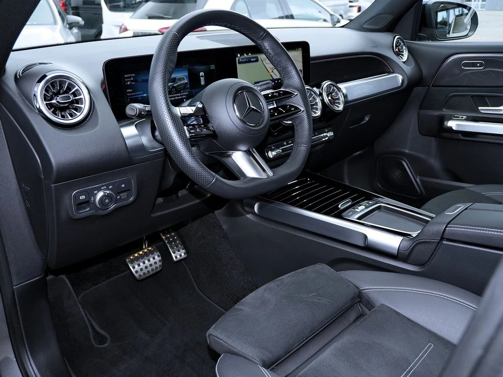 Mercedes-Benz-GLB 200 d-image-8