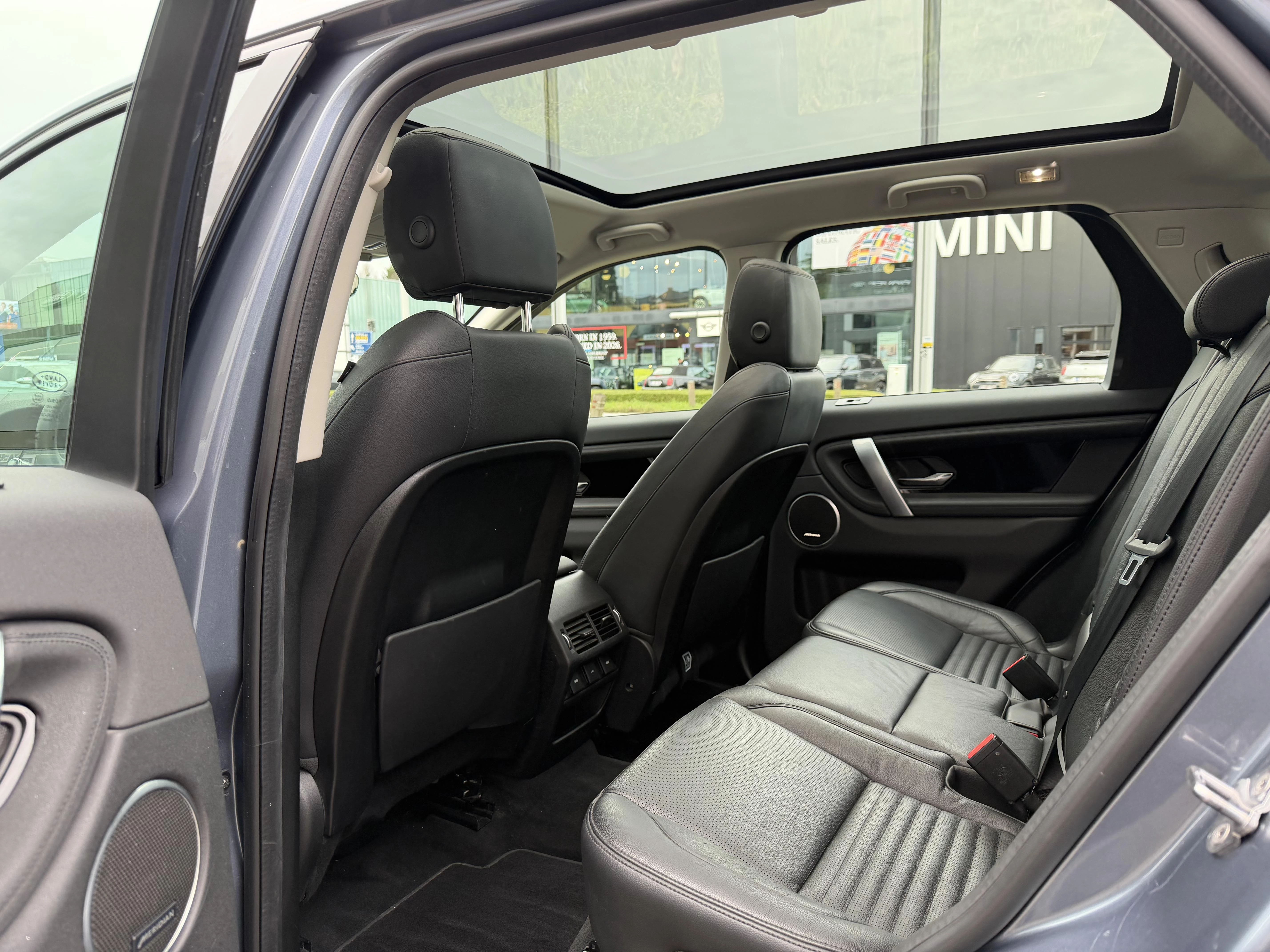 Land Rover-Discovery Sport-image-25