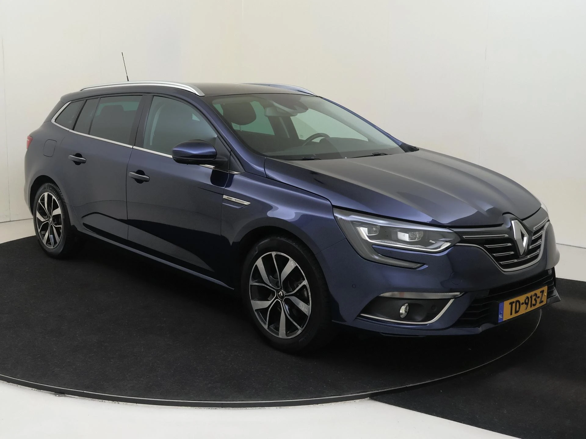 Renault-Mégane Estate-image-2