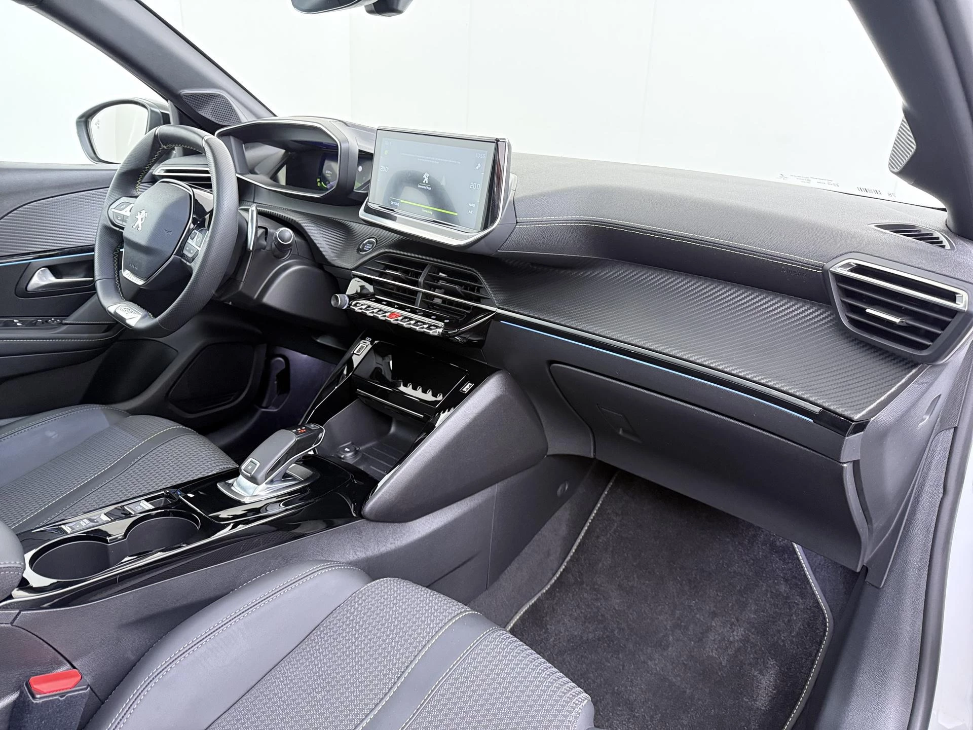 Peugeot-208-image-32