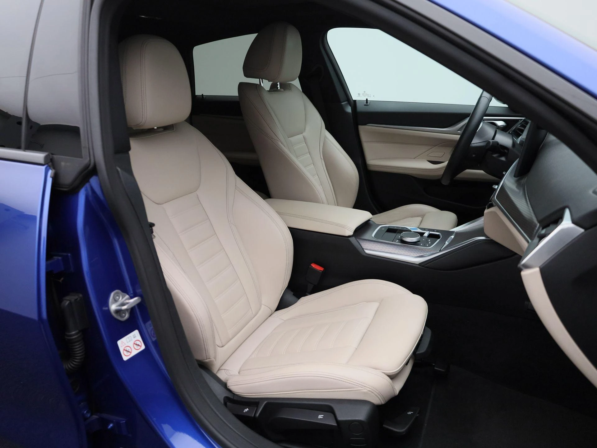 BMW-i4-image-35