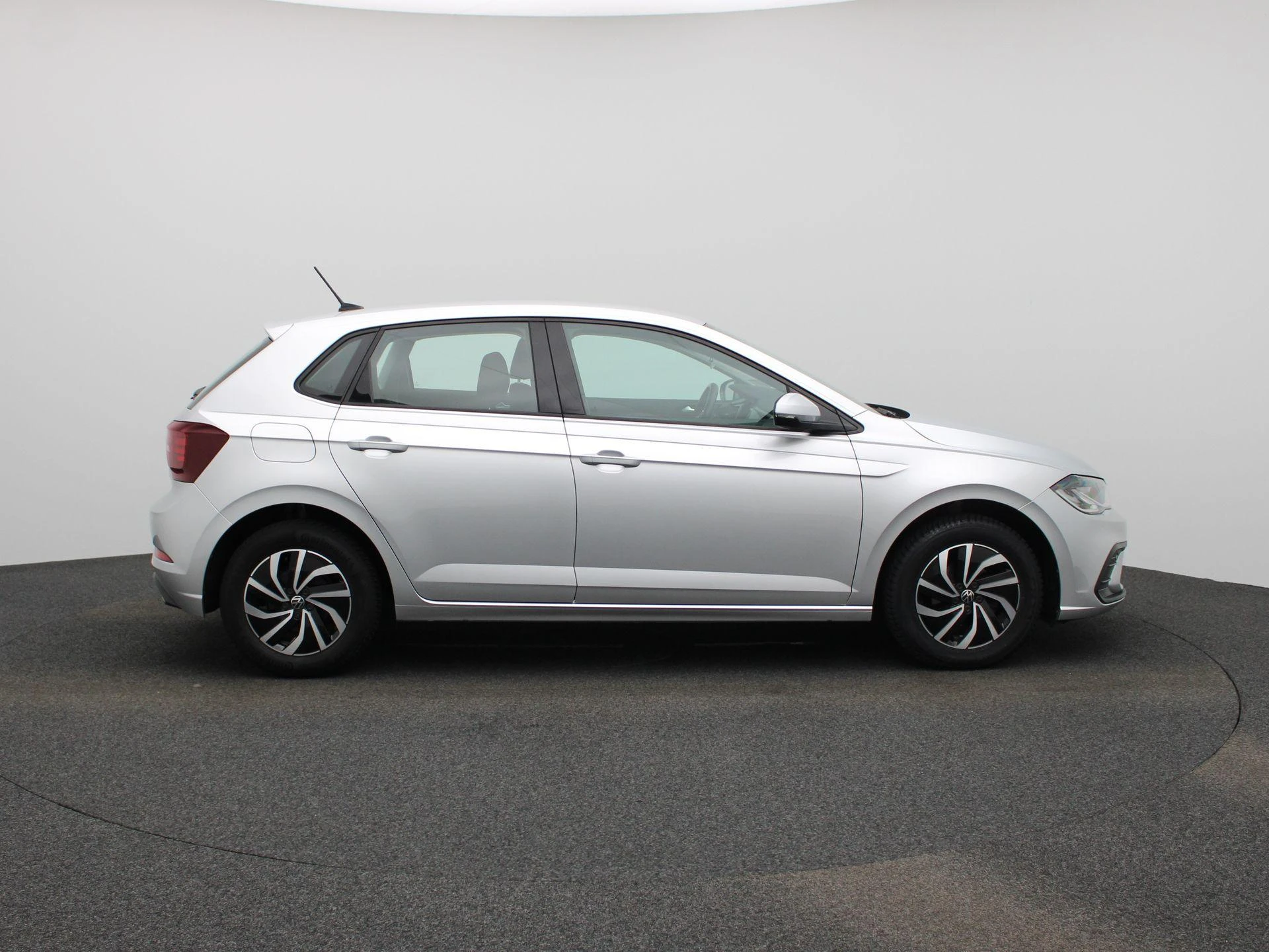 Volkswagen-Polo-image-5
