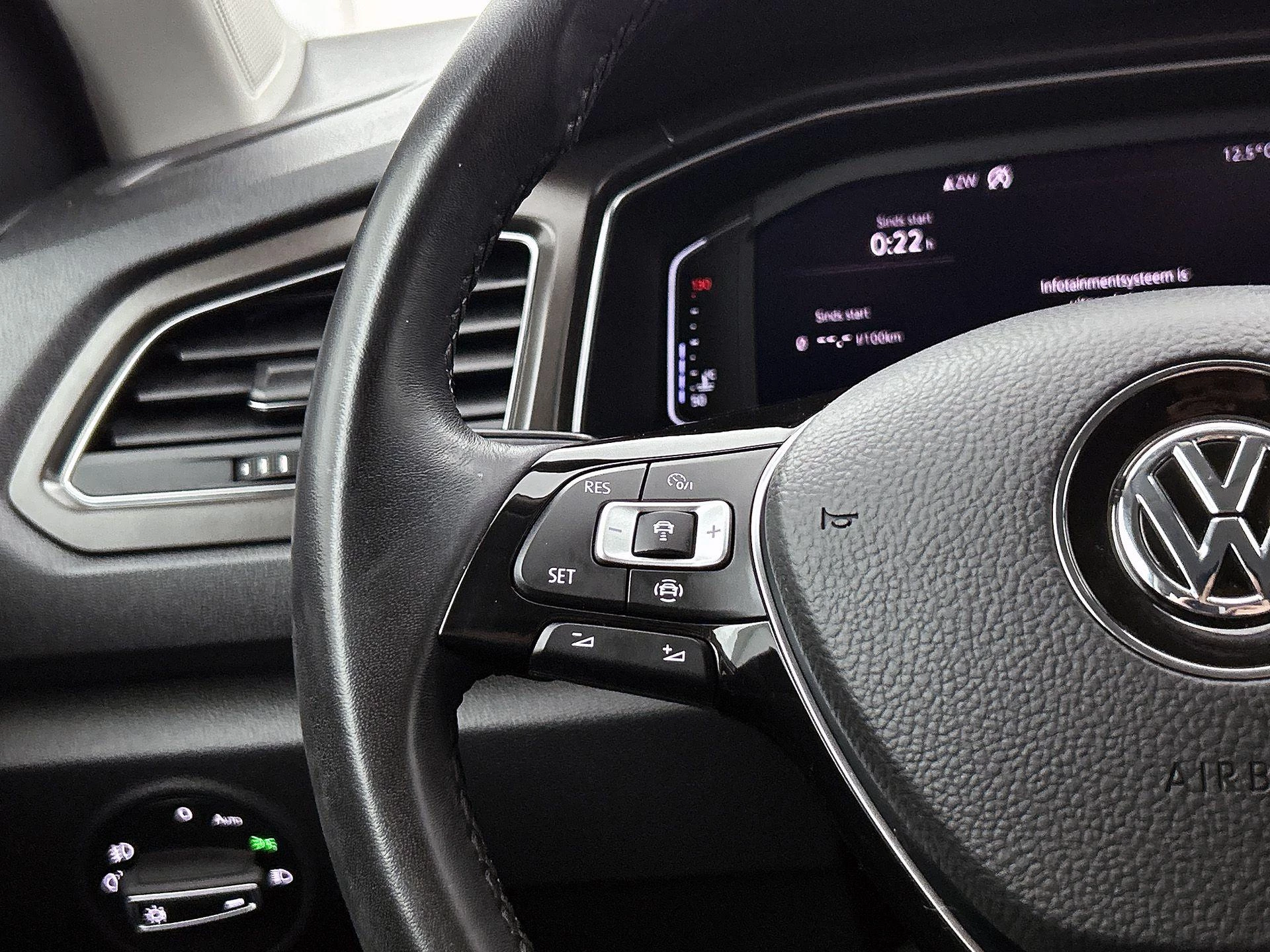 Volkswagen-T-Roc-image-5