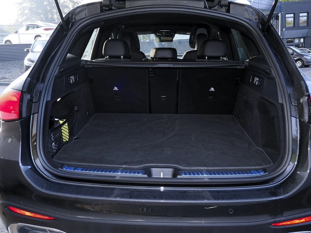 Mercedes-Benz-GLC 300 d-image-13