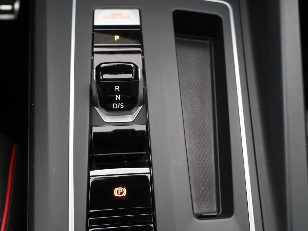 Volkswagen-Golf-image-14
