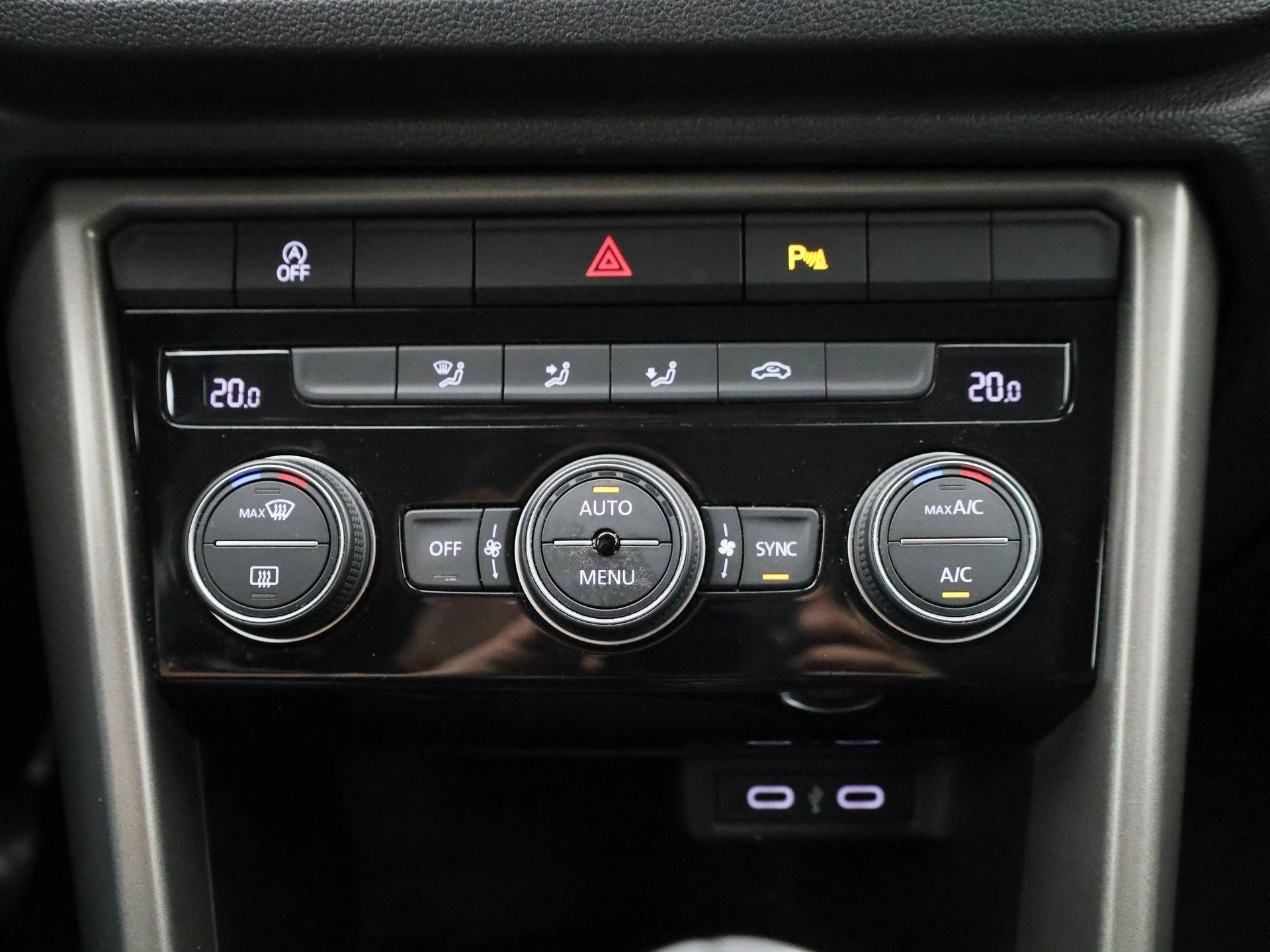 Volkswagen-T-Roc-image-17