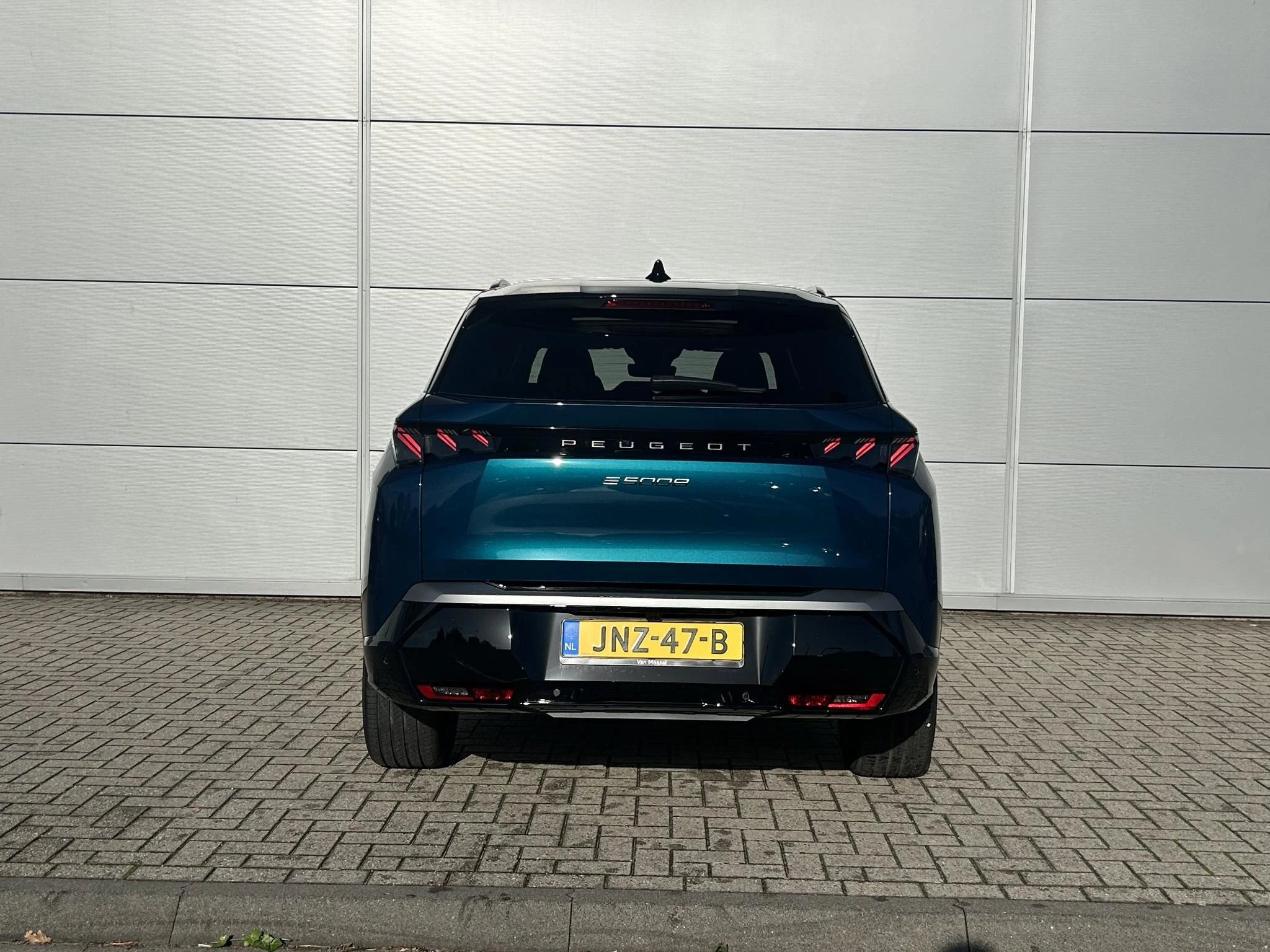 Peugeot-e-5008-image-4