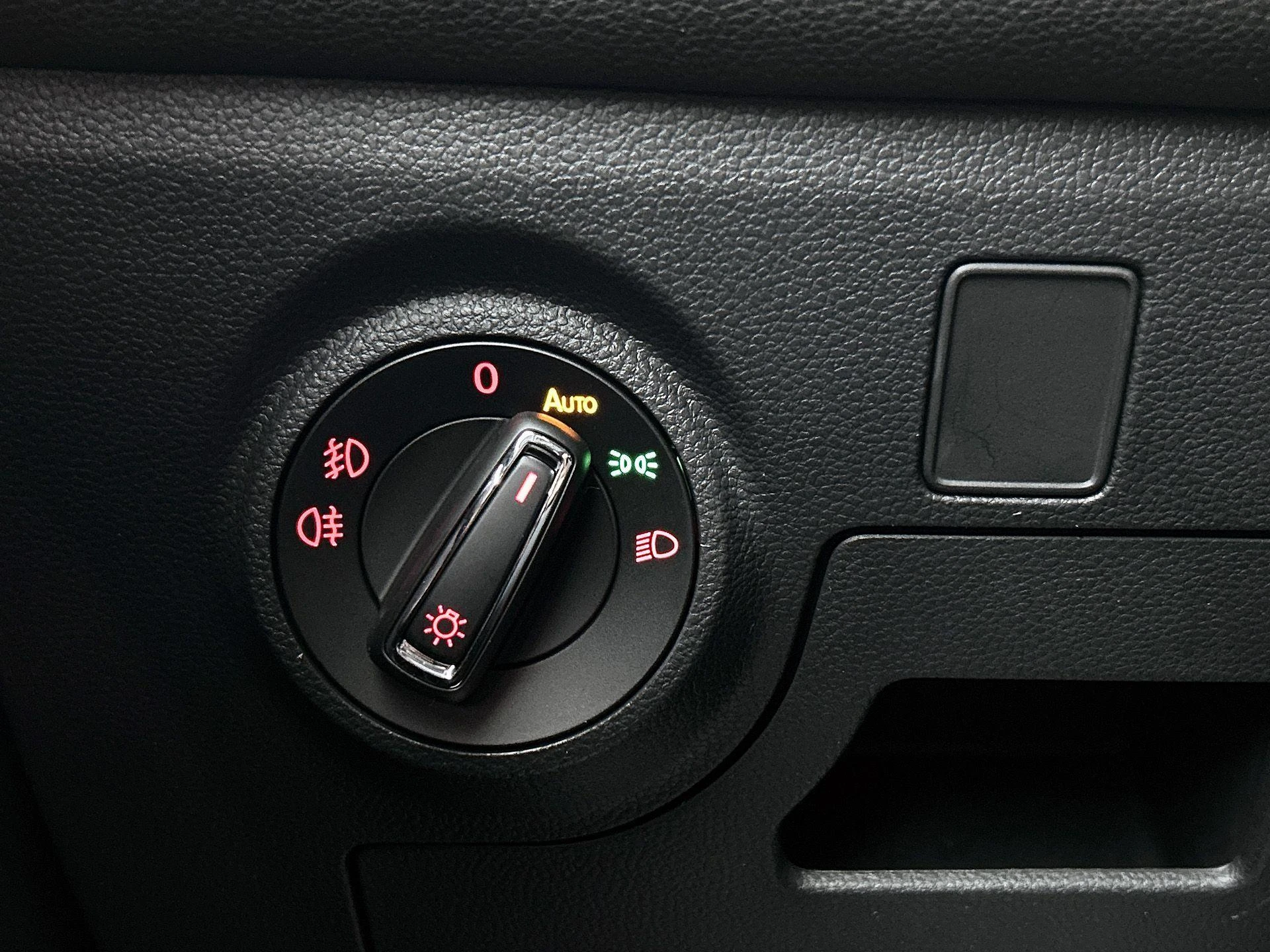 SEAT-Arona-image-18
