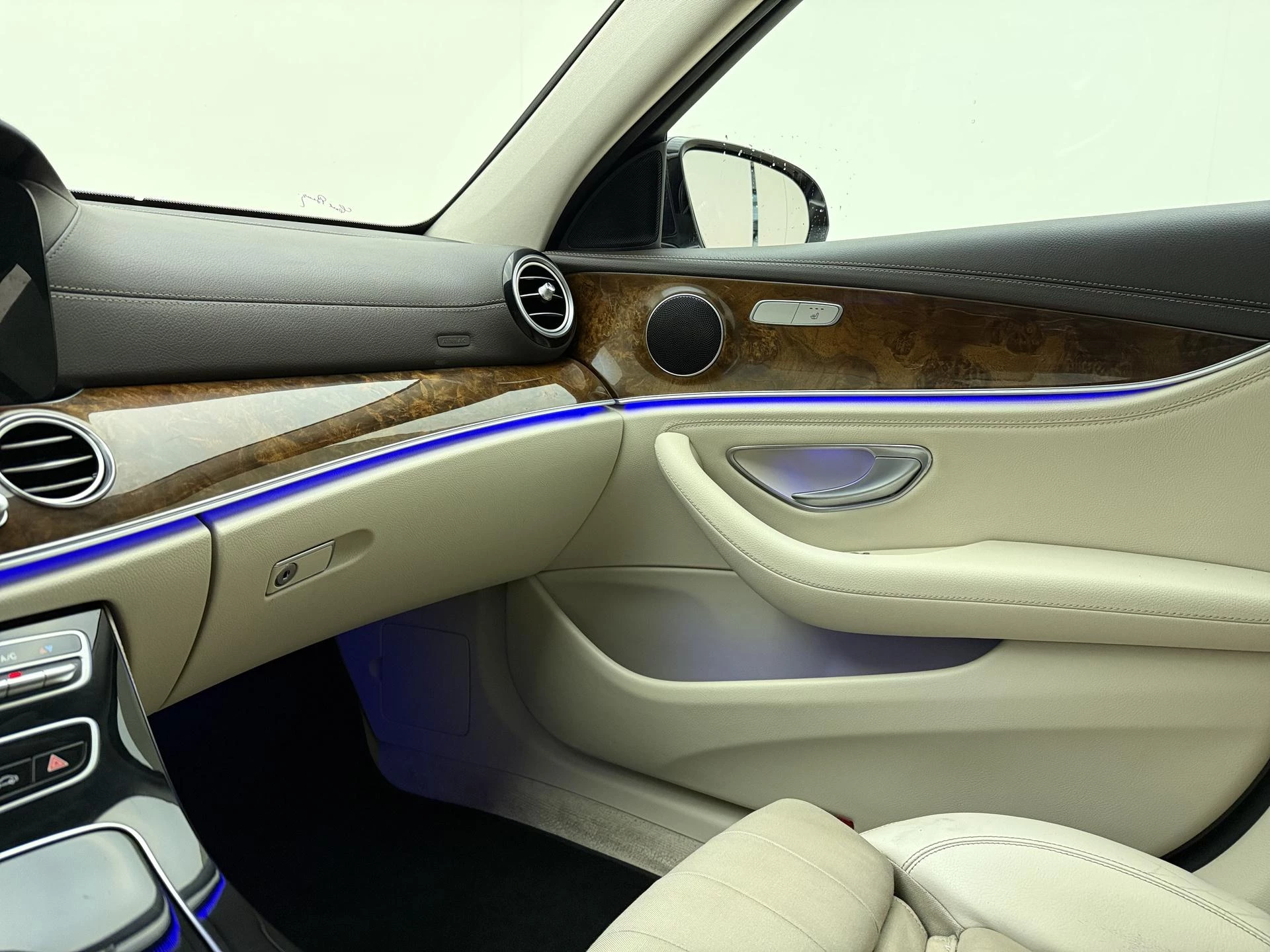 Mercedes-Benz-E-Klasse-image-22