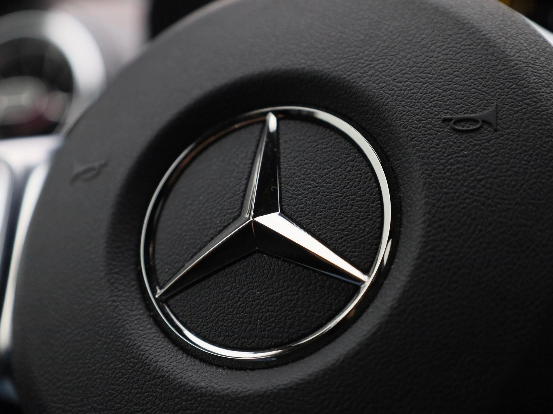 Mercedes-Benz-EQA-image-24