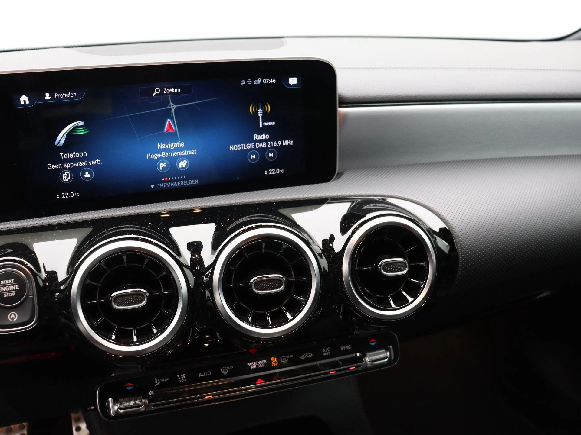 Mercedes-Benz CLA 180 AMG LINE + LEDER + NIGHTPAKKET + CAMERA + LED +