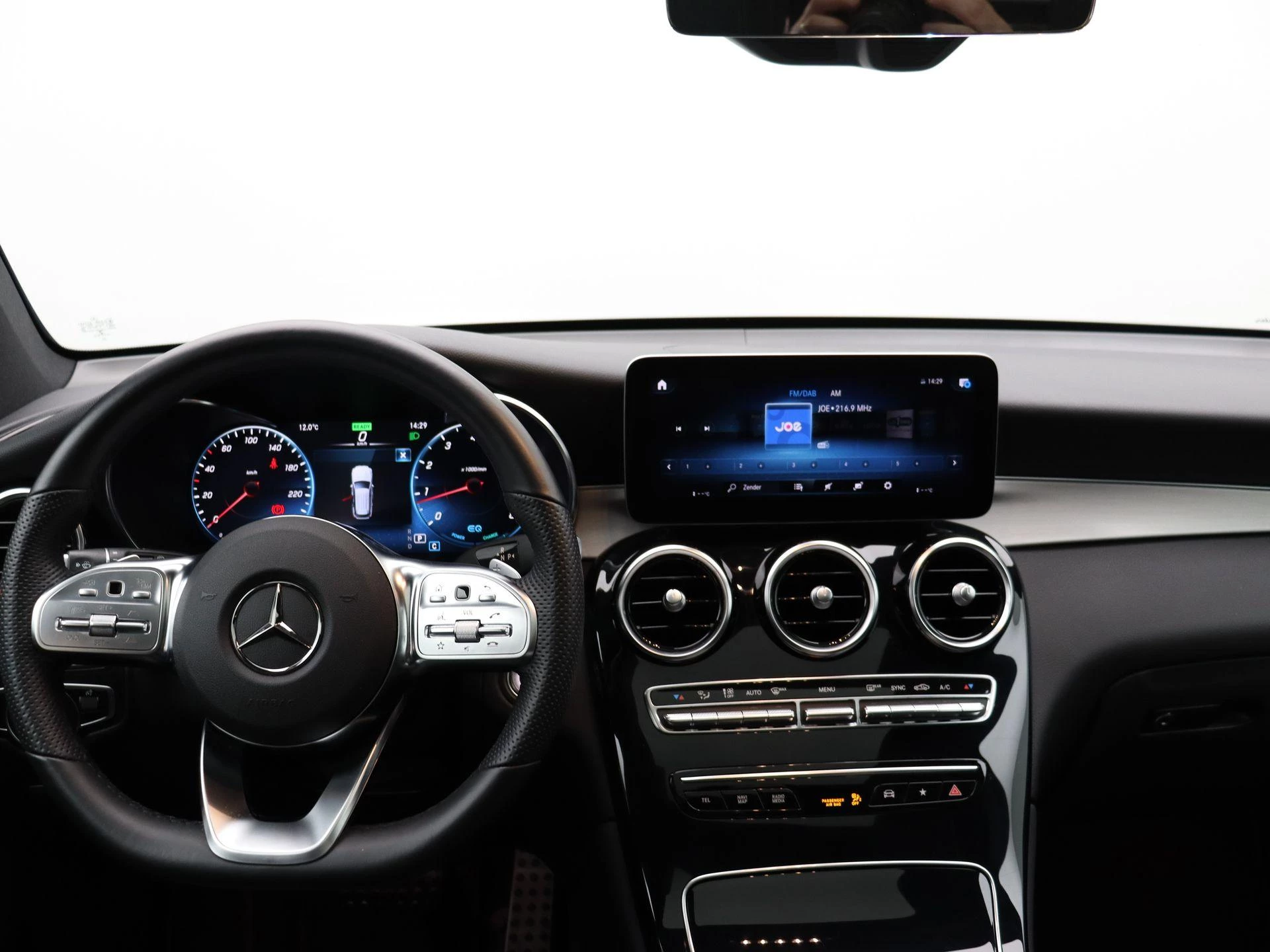 Mercedes-Benz-GLC-image-14