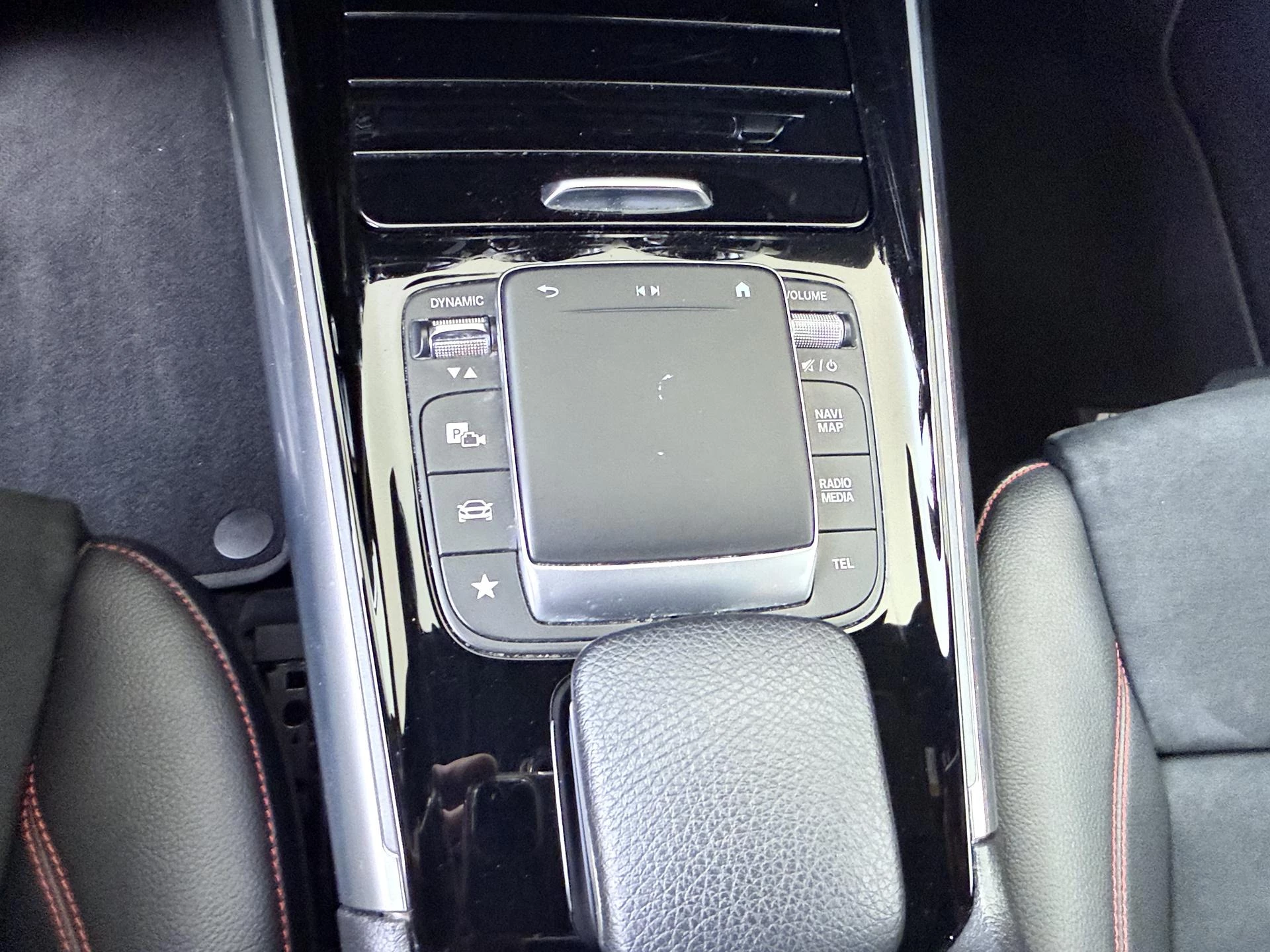Mercedes-Benz-GLA-image-20