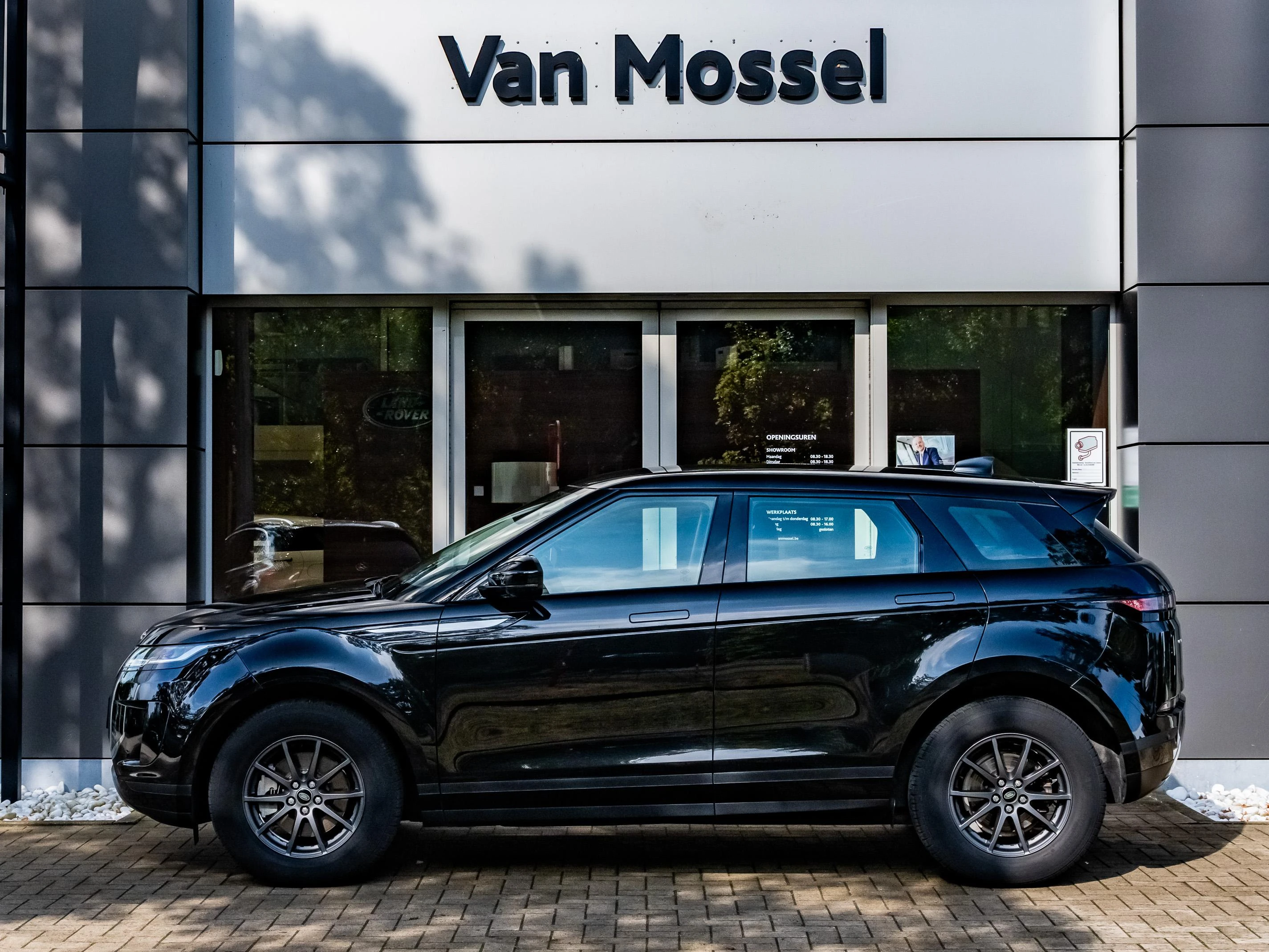 Land Rover-Range Rover Evoque-image-2