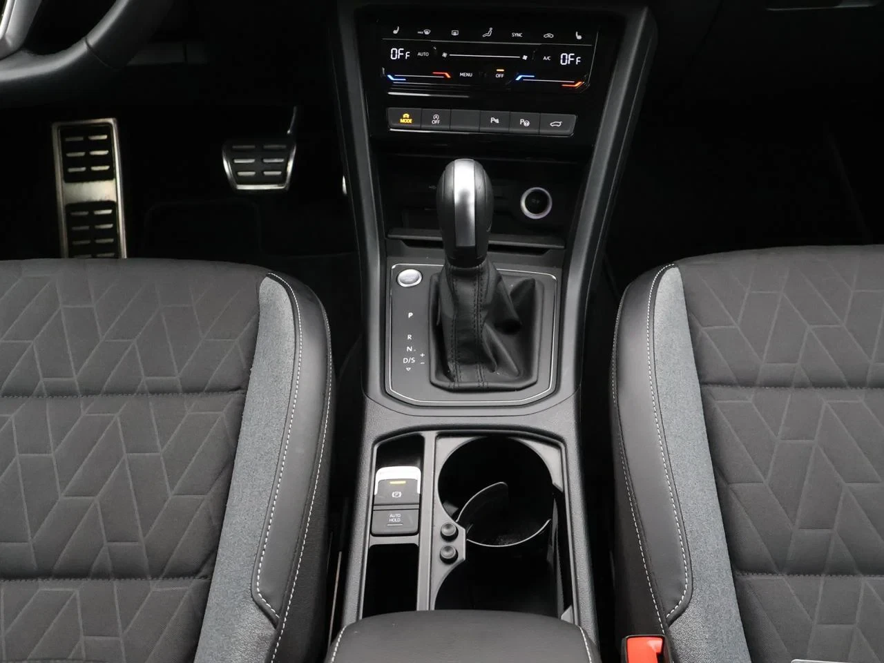 Volkswagen-Touran-image-26
